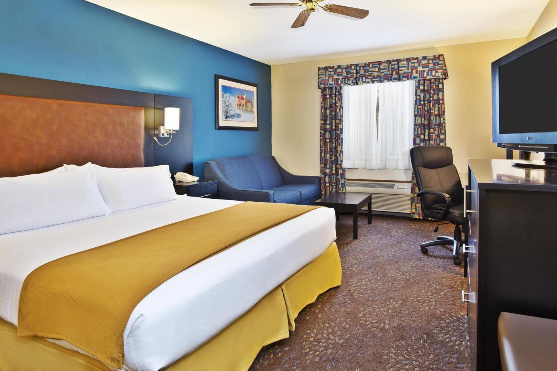 Holiday Inn Express Mackinaw City by IHG photo 45