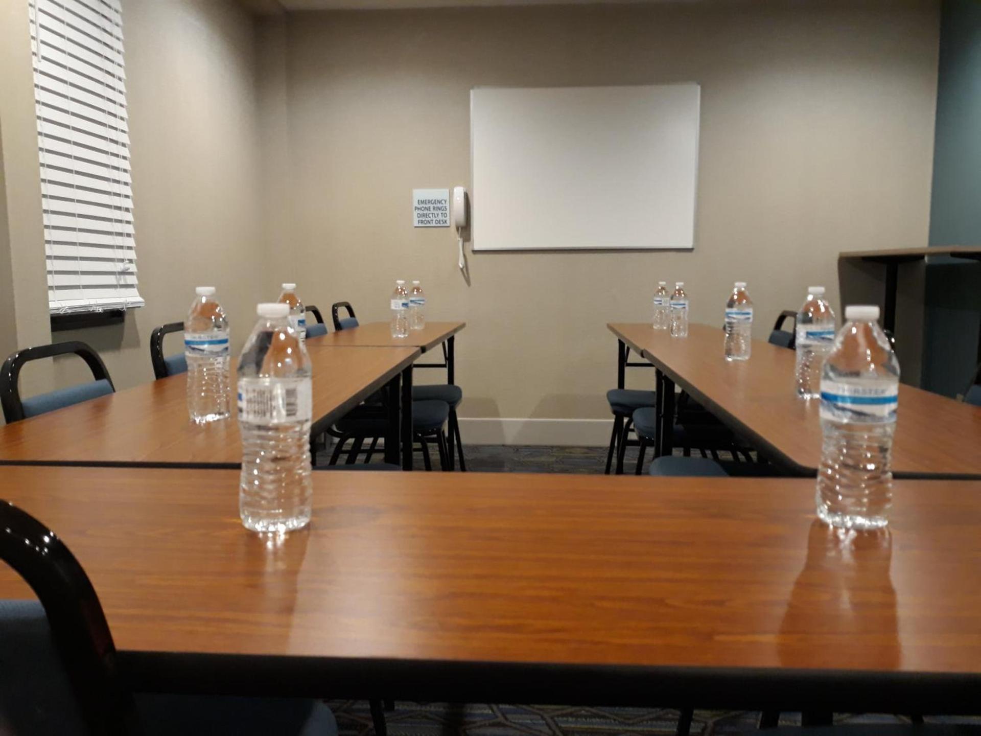 Holiday Inn Express Hotel Pittsburgh-North/Harmarville by IHG photo 7