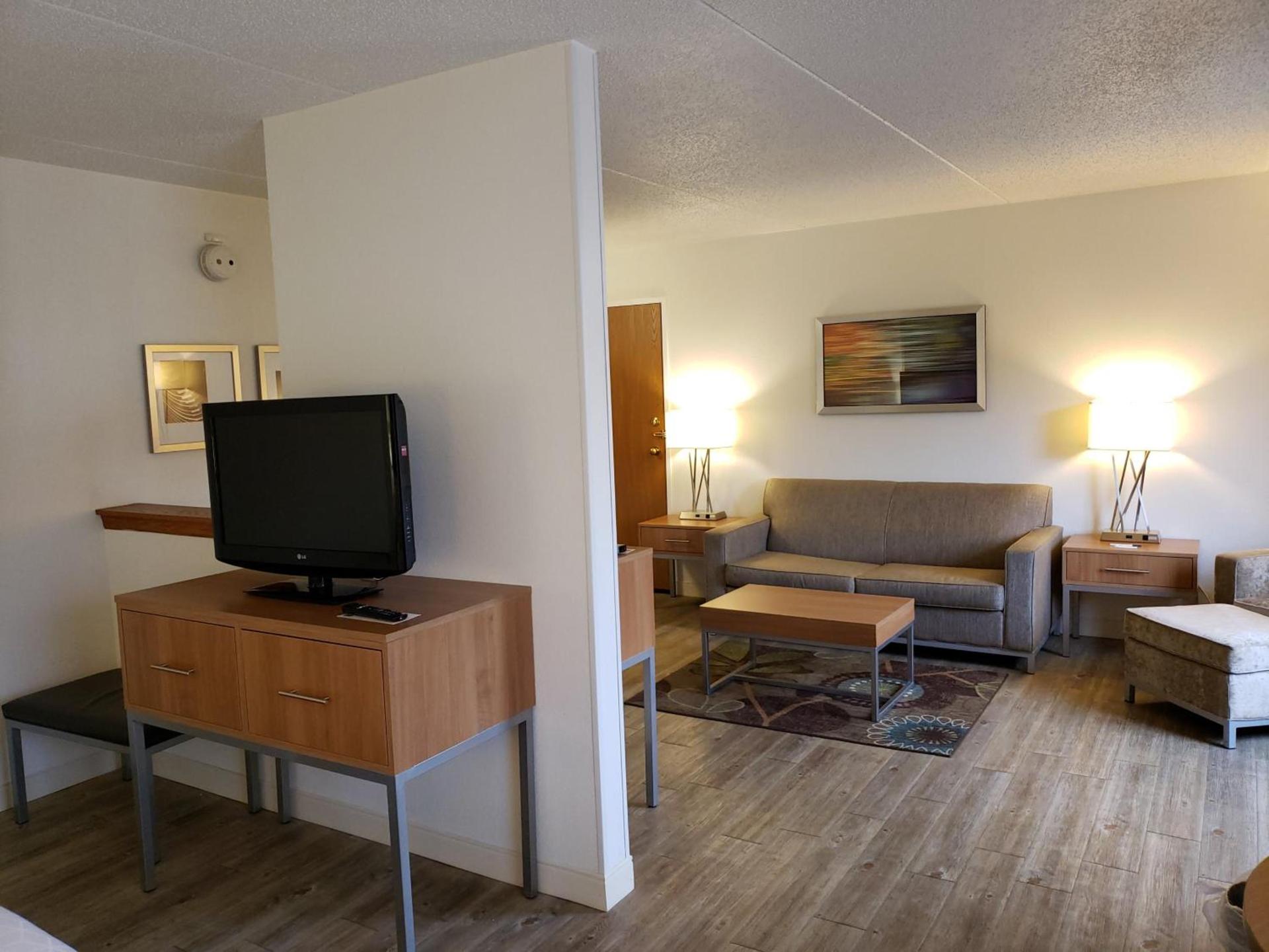 Holiday Inn Express Hotel Pittsburgh-North/Harmarville by IHG photo 34