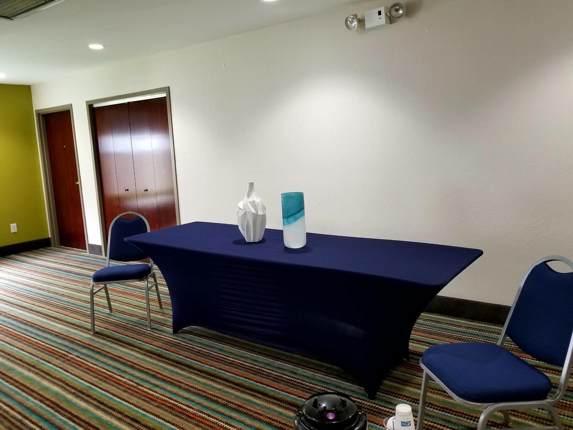 Holiday Inn Express Hotel & Suites Mebane by IHG photo 33