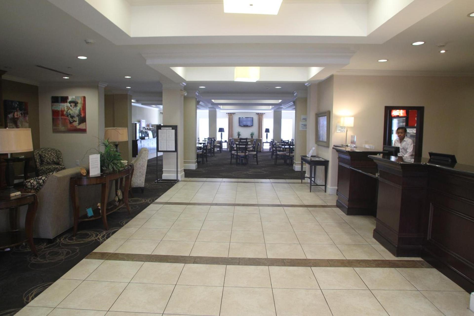 Holiday Inn Express Pembroke by IHG photo 8