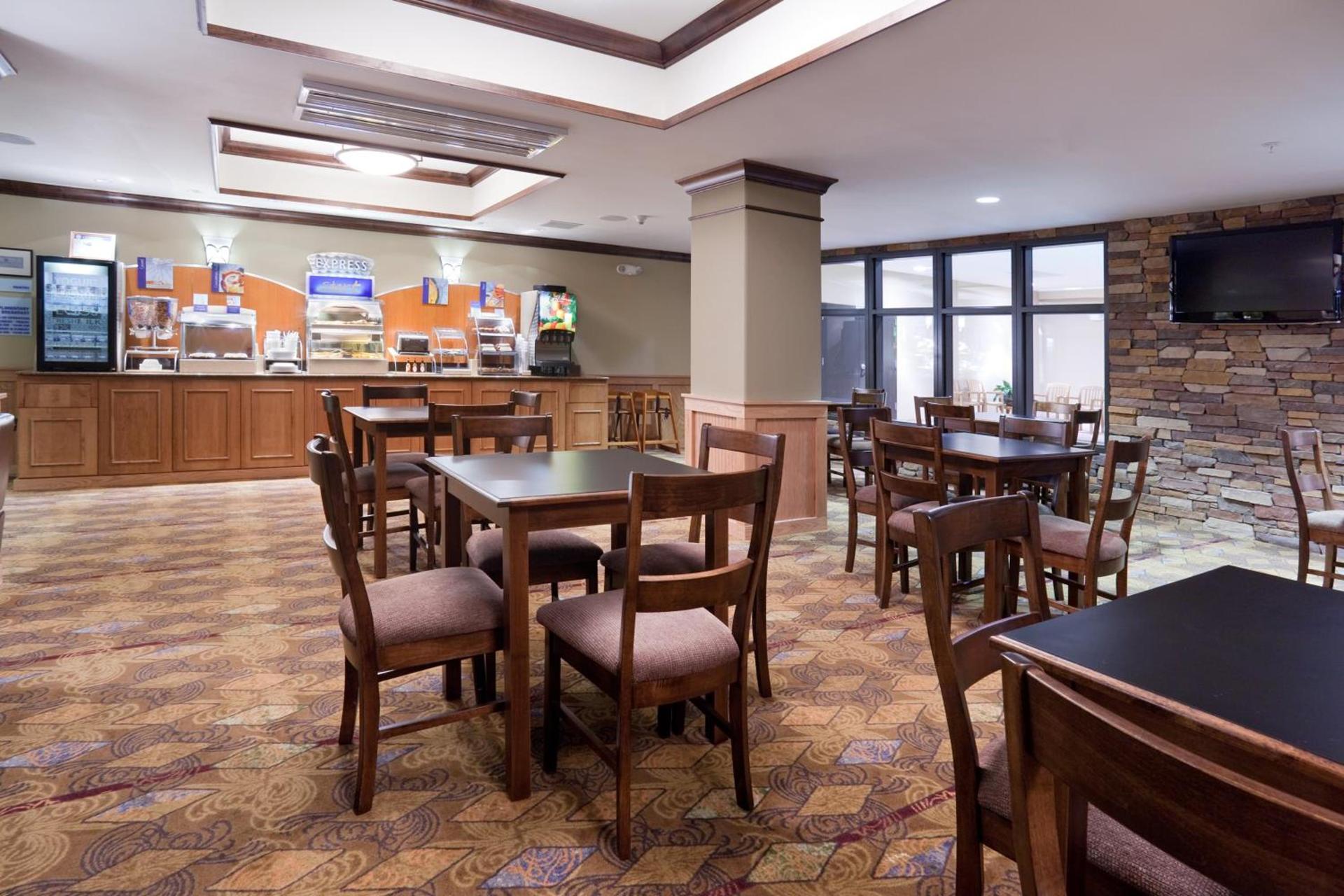 Holiday Inn Express Hotel & Suites Lander by IHG photo 7