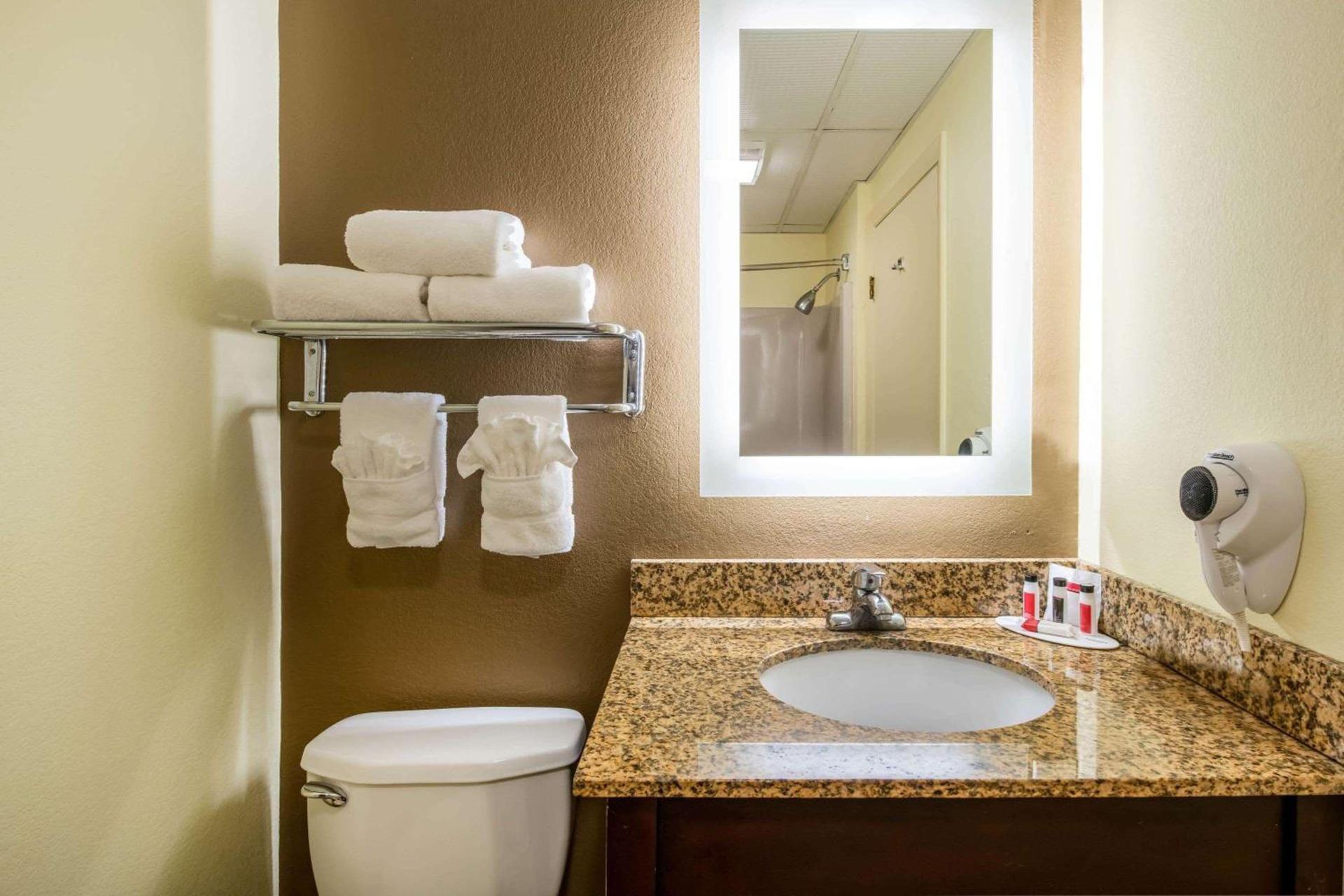 Ramada by Wyndham Groton Mystic photo 23