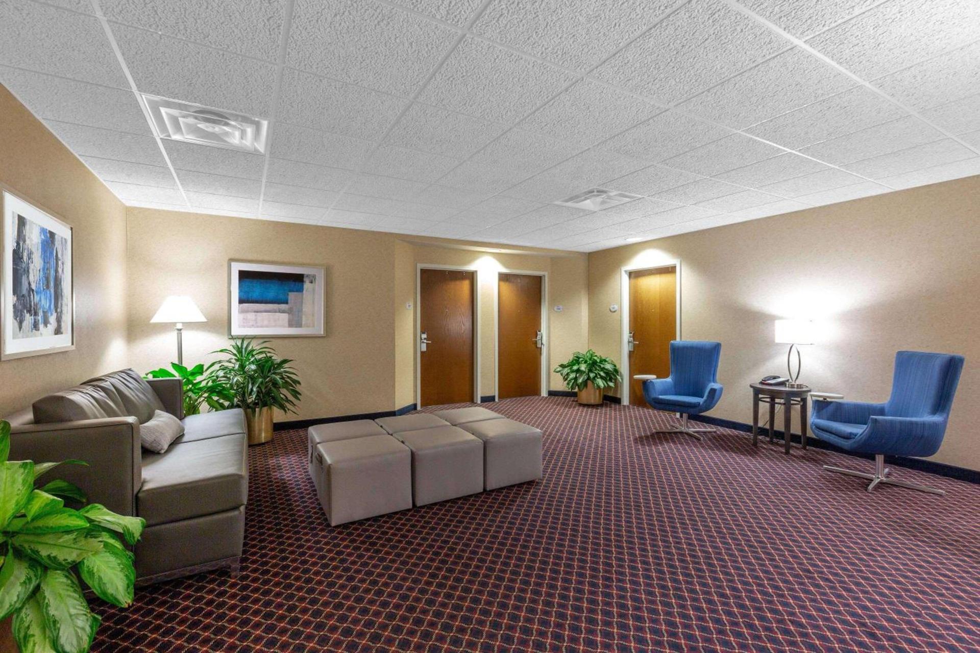 Baymont by Wyndham Des Moines Airport photo 37