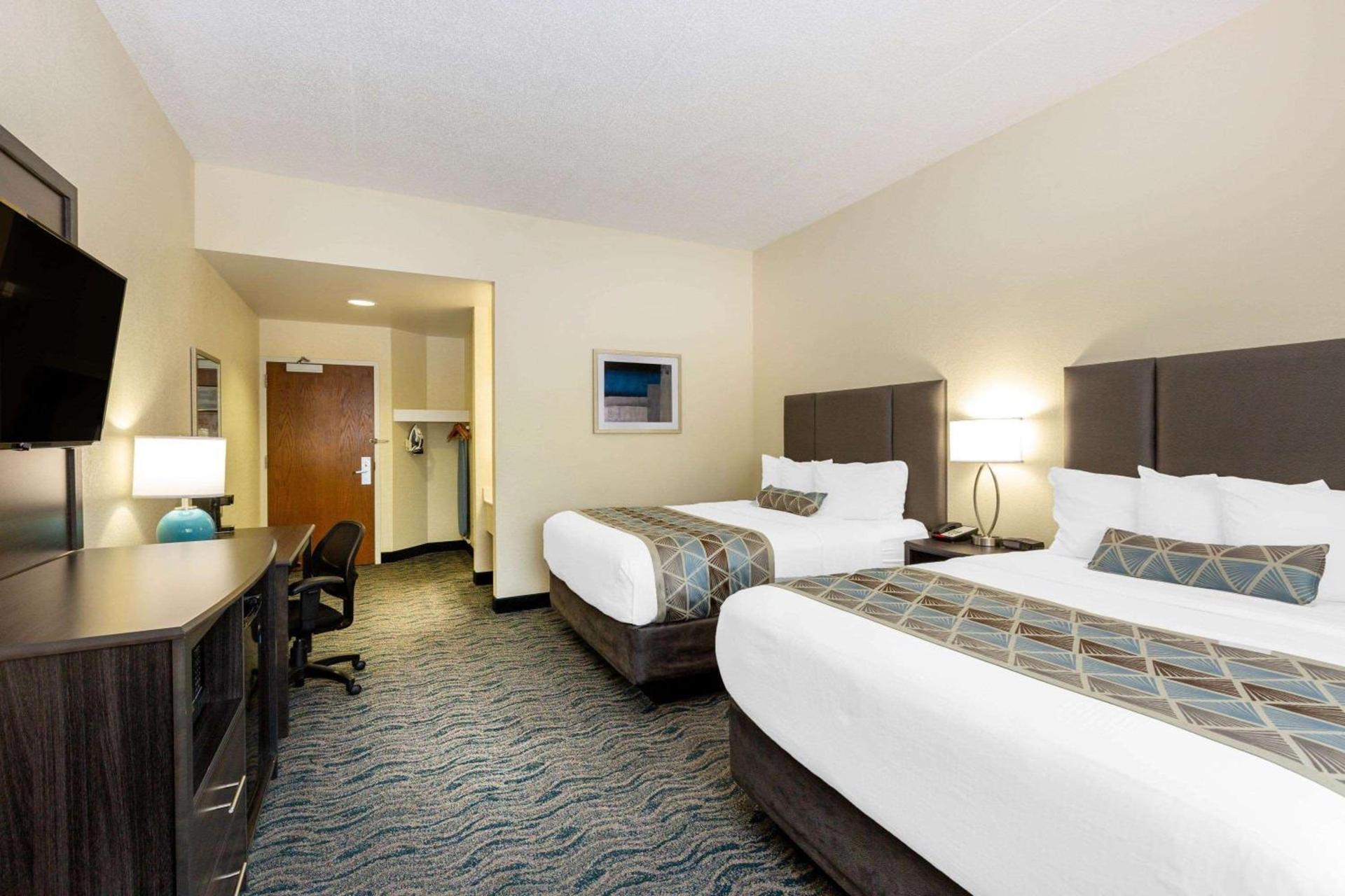 Baymont by Wyndham Des Moines Airport photo 61