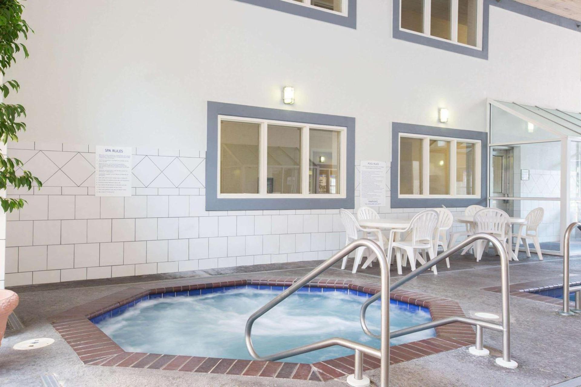 Baymont by Wyndham Des Moines Airport photo 40