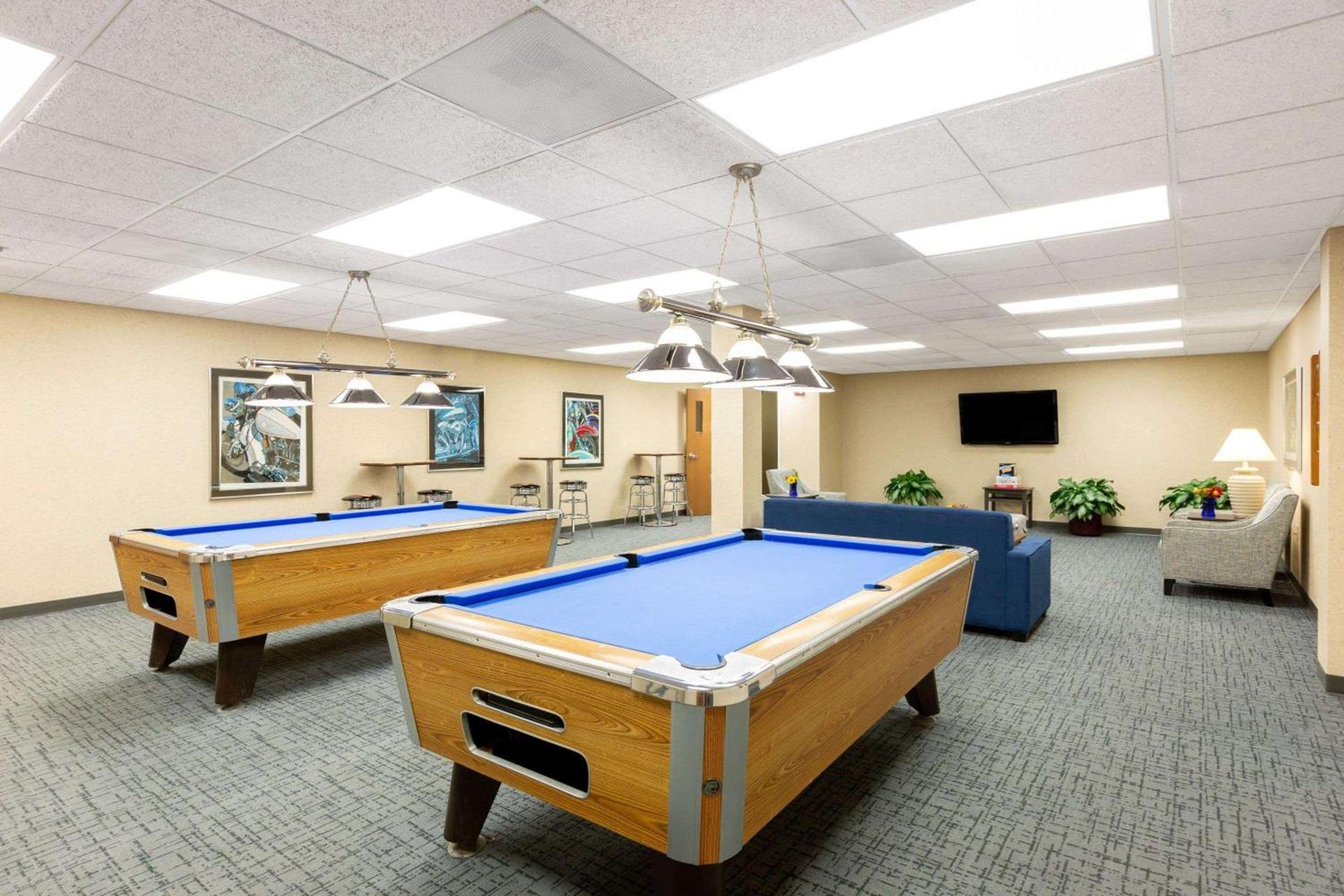 Baymont by Wyndham Des Moines Airport photo 41