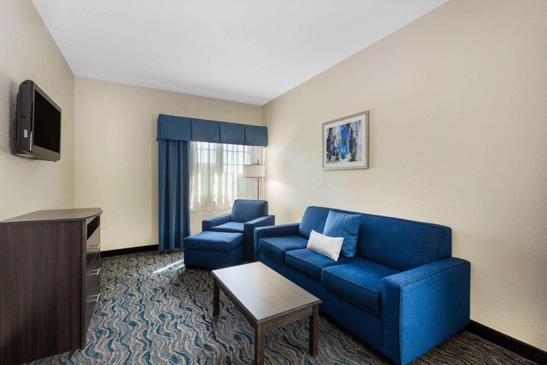 Baymont by Wyndham Des Moines Airport photo 49