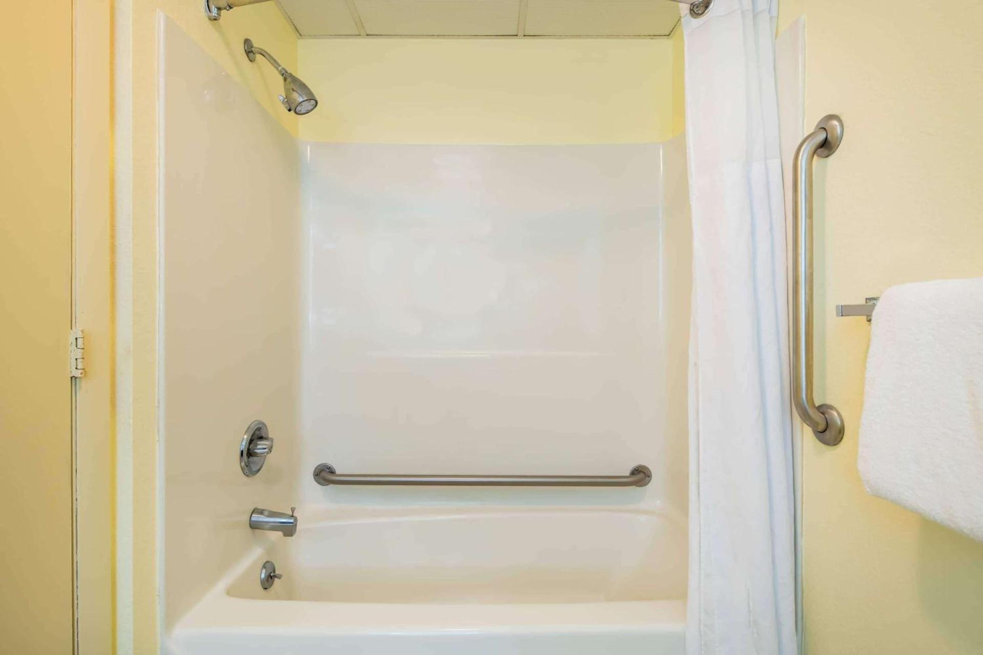 Ramada by Wyndham Groton Mystic photo 22