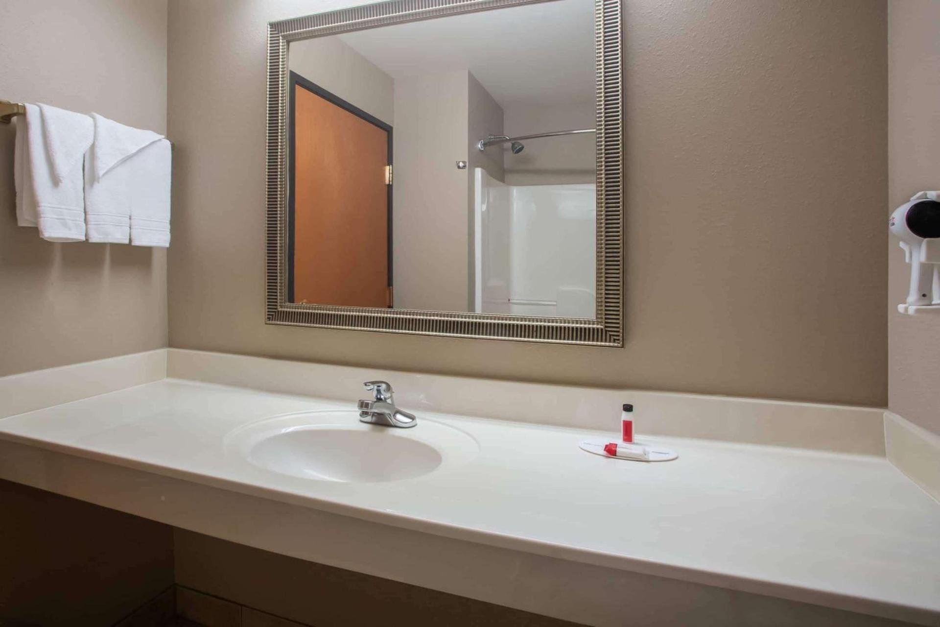 Super 8 by Wyndham Union photo 10