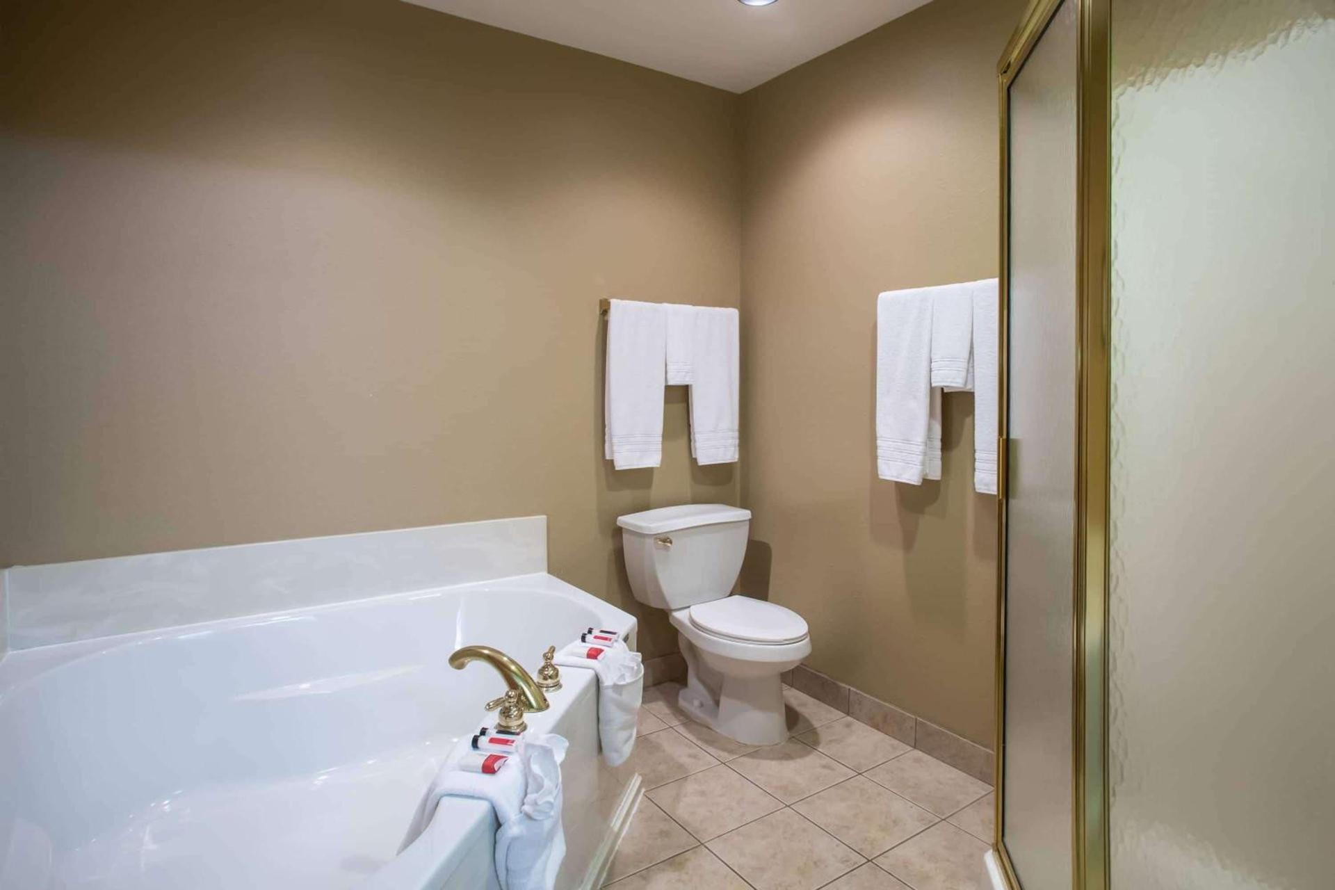 Super 8 by Wyndham Union photo 11