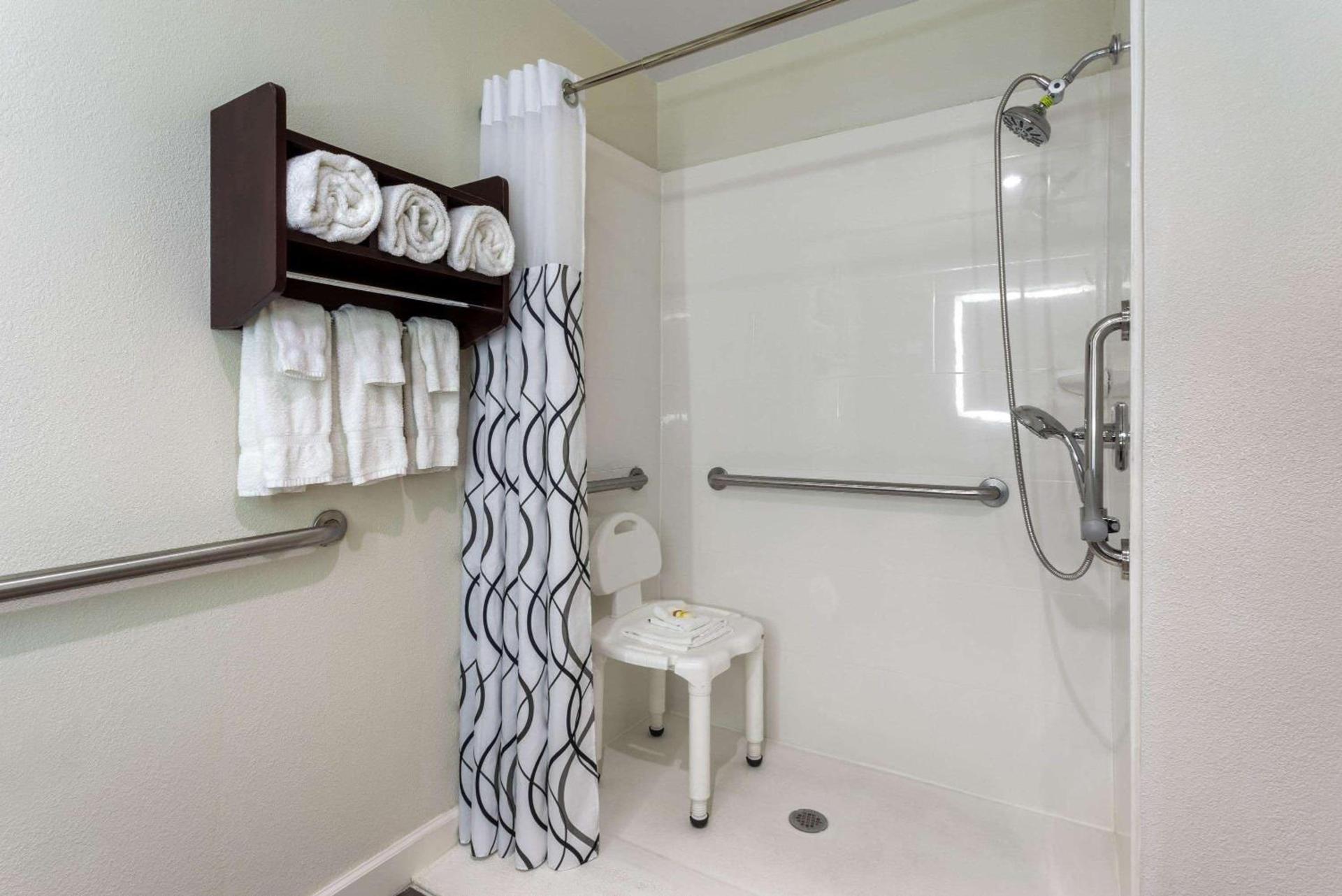 La Quinta by Wyndham Columbus West - Hilliard photo 29