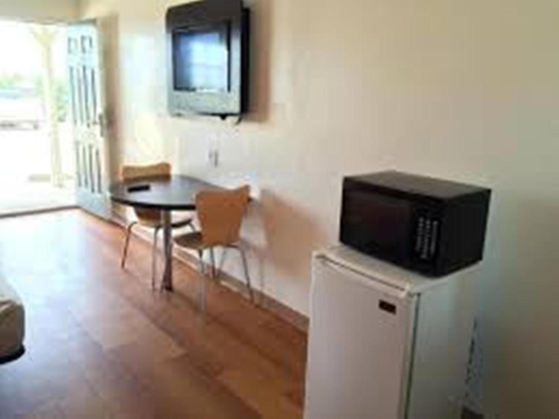 Motel 6-Waxahachie, TX photo 33