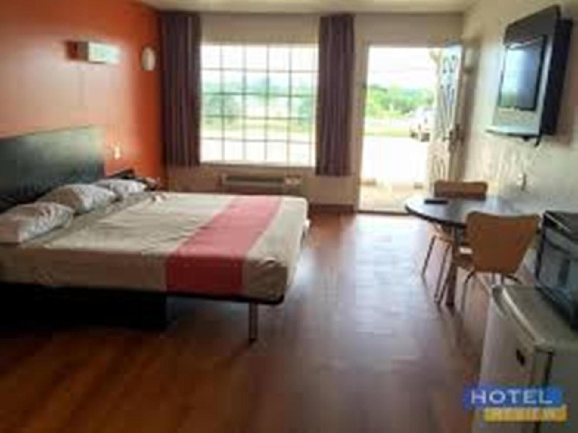 Motel 6-Waxahachie, TX photo 31