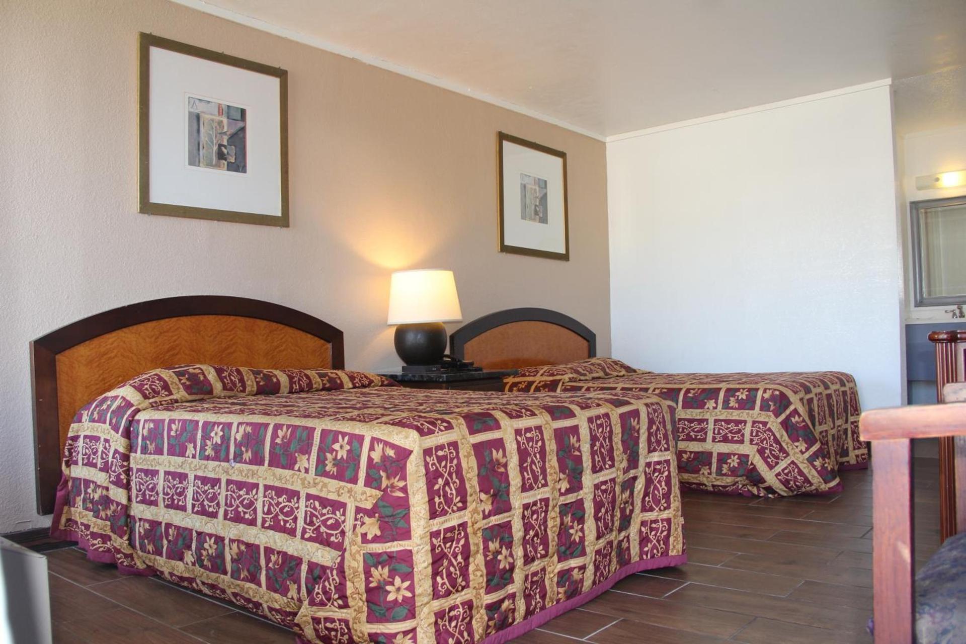 LoneStar Inn and Suites photo 35