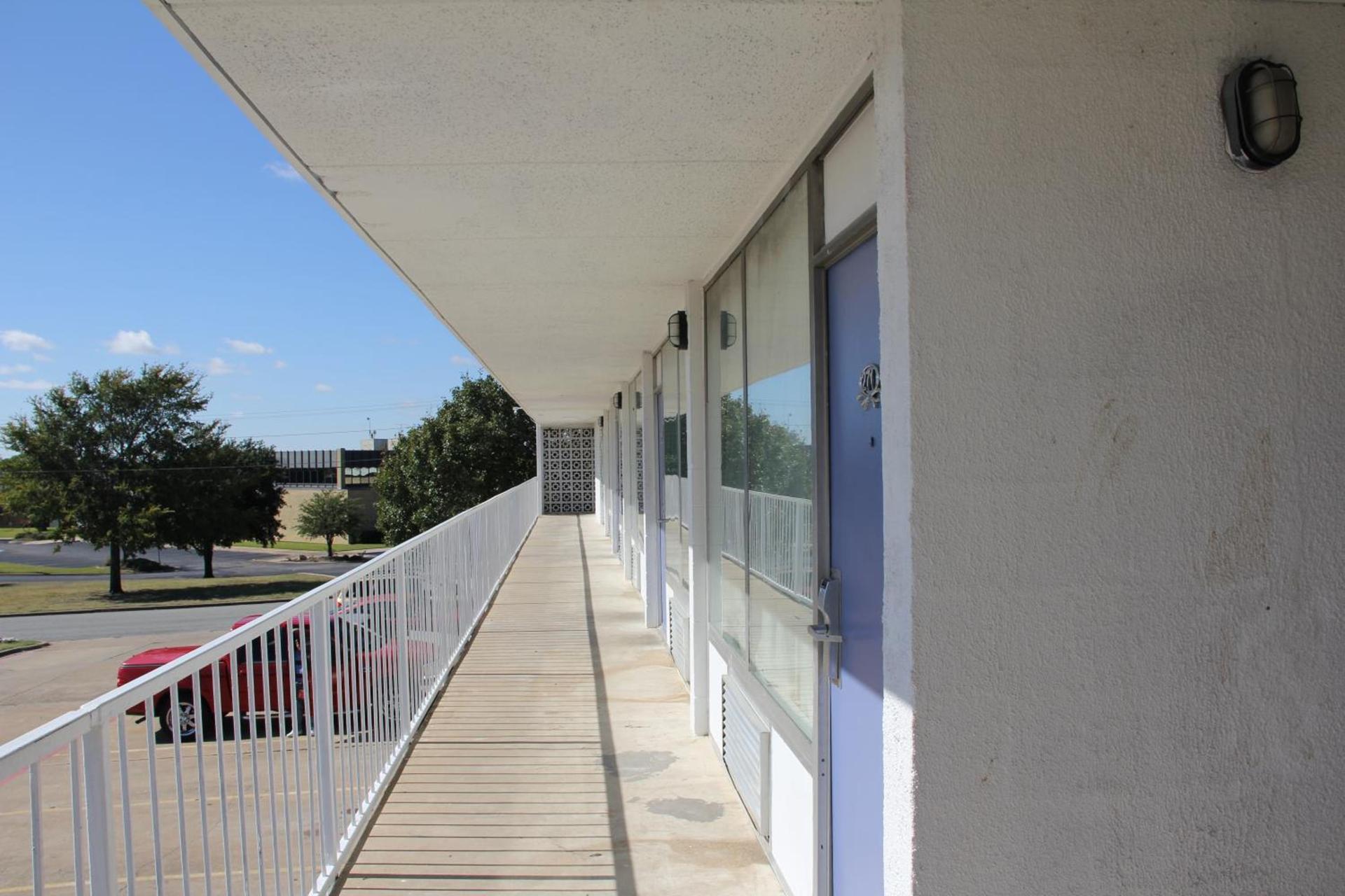 LoneStar Inn and Suites photo 3