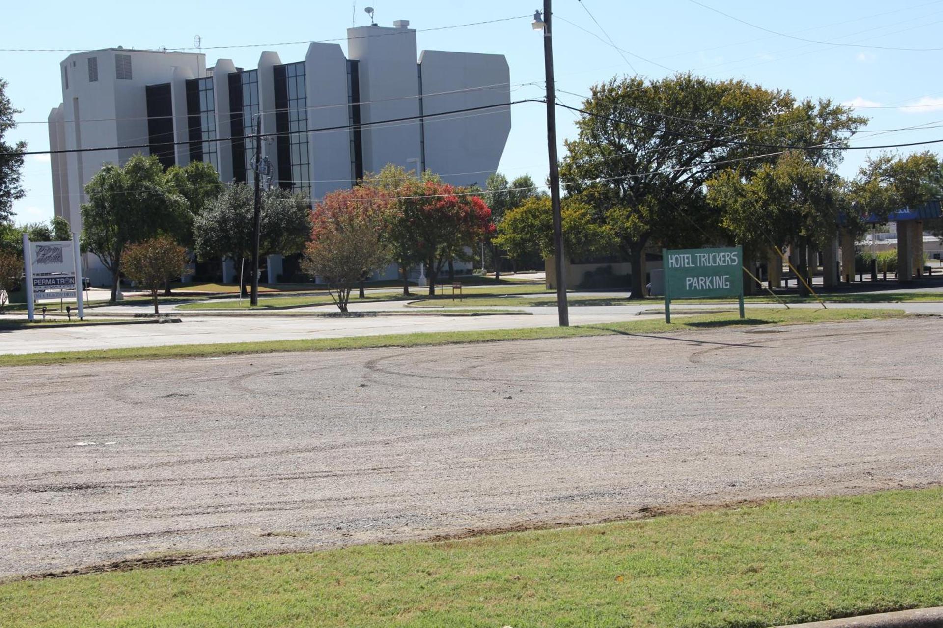 LoneStar Inn and Suites photo 10