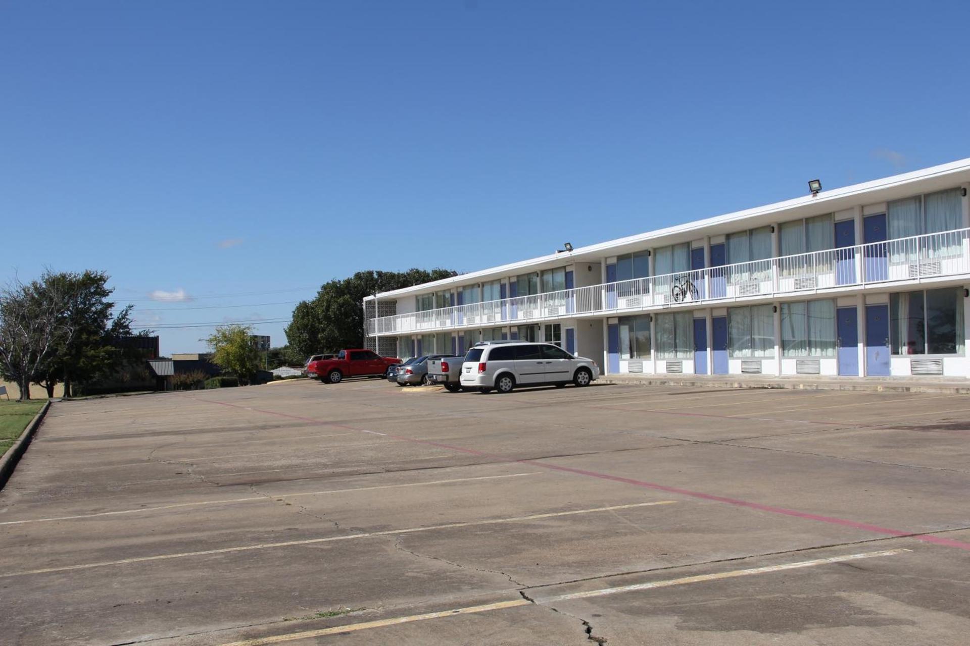 LoneStar Inn and Suites photo 7
