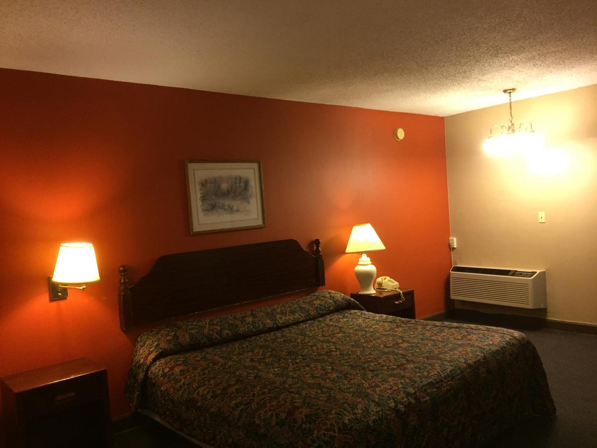 Red Carpet Inn photo 42