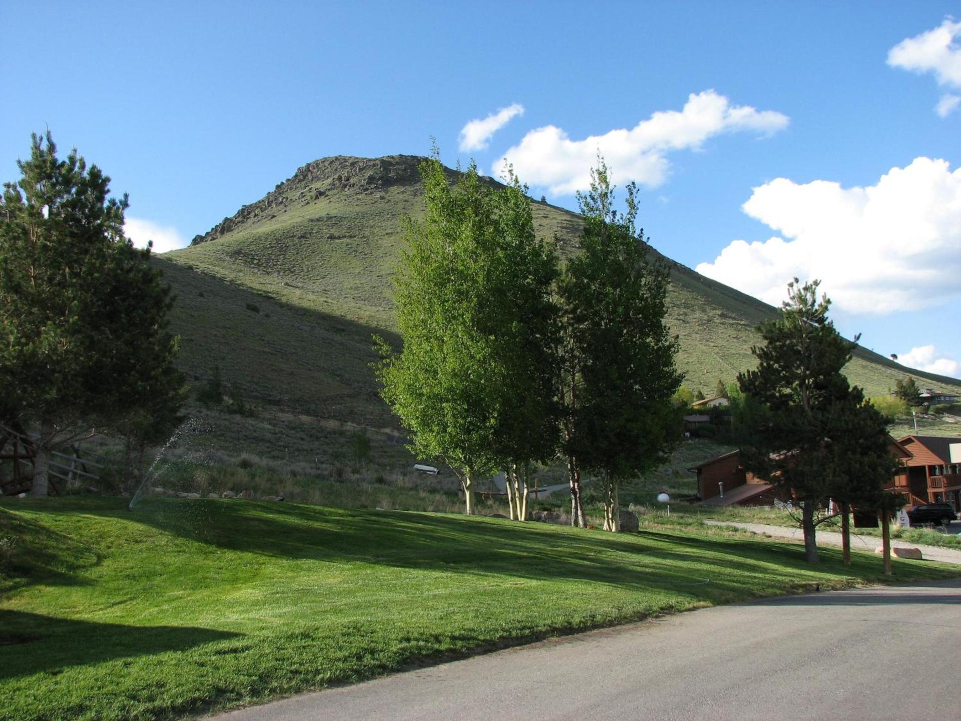 Elk Refuge Inn photo 37