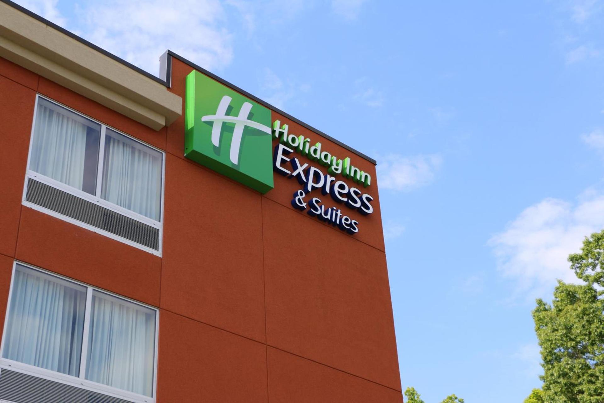 Holiday Inn Express & Suites - Hendersonville SE - Flat Rock by IHG photo 5