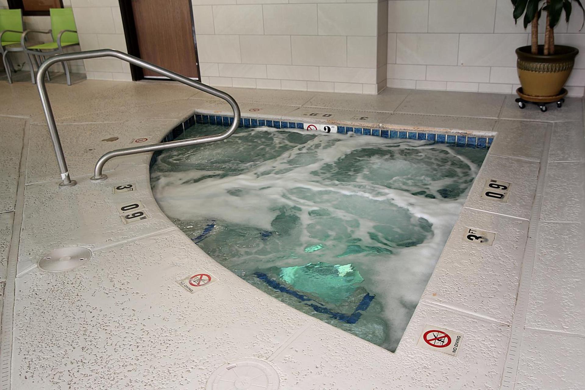 Holiday Inn Express Hotel & Suites Ashland by IHG photo 11