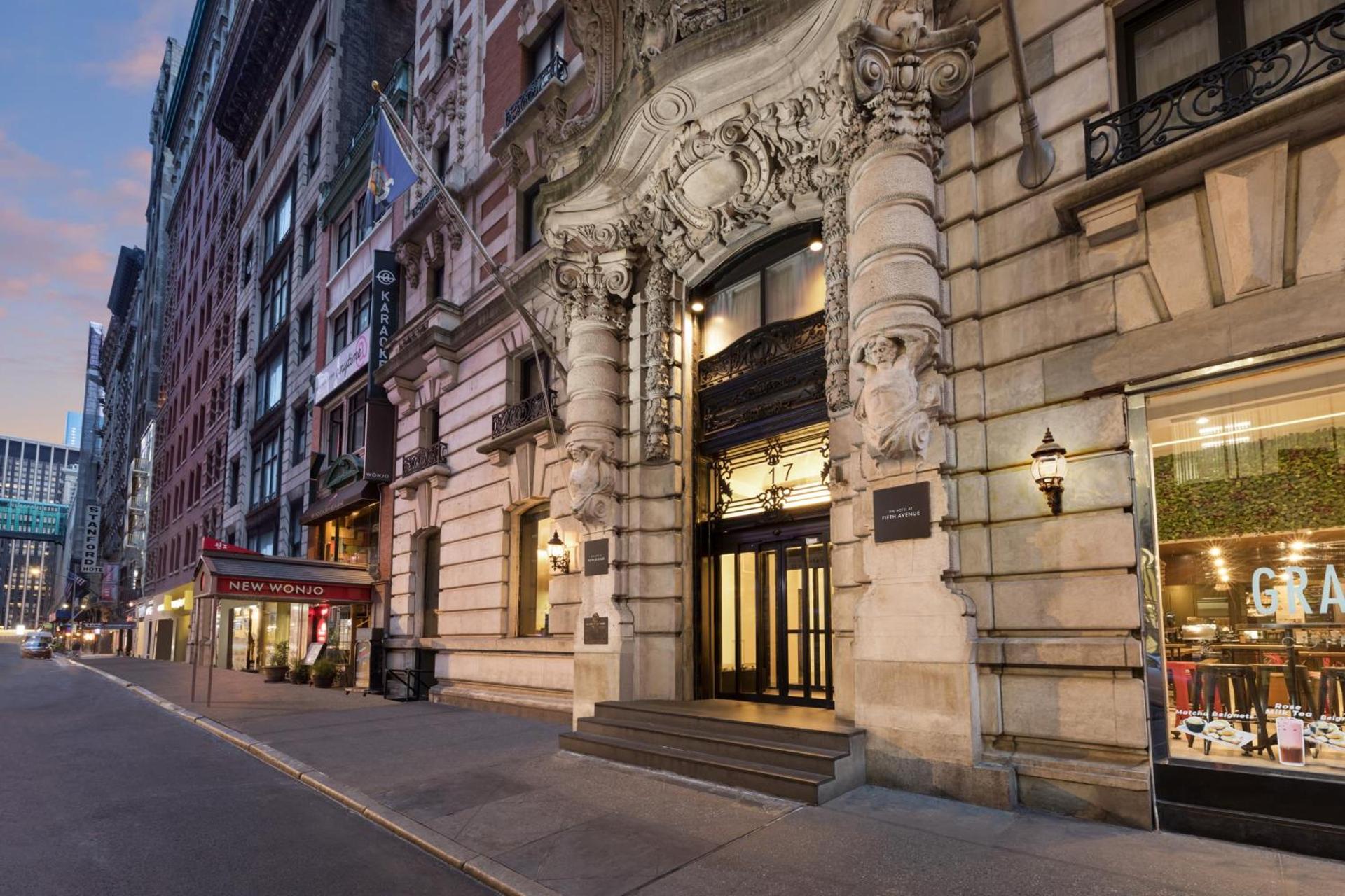 The Hotel at Fifth Avenue photo 57