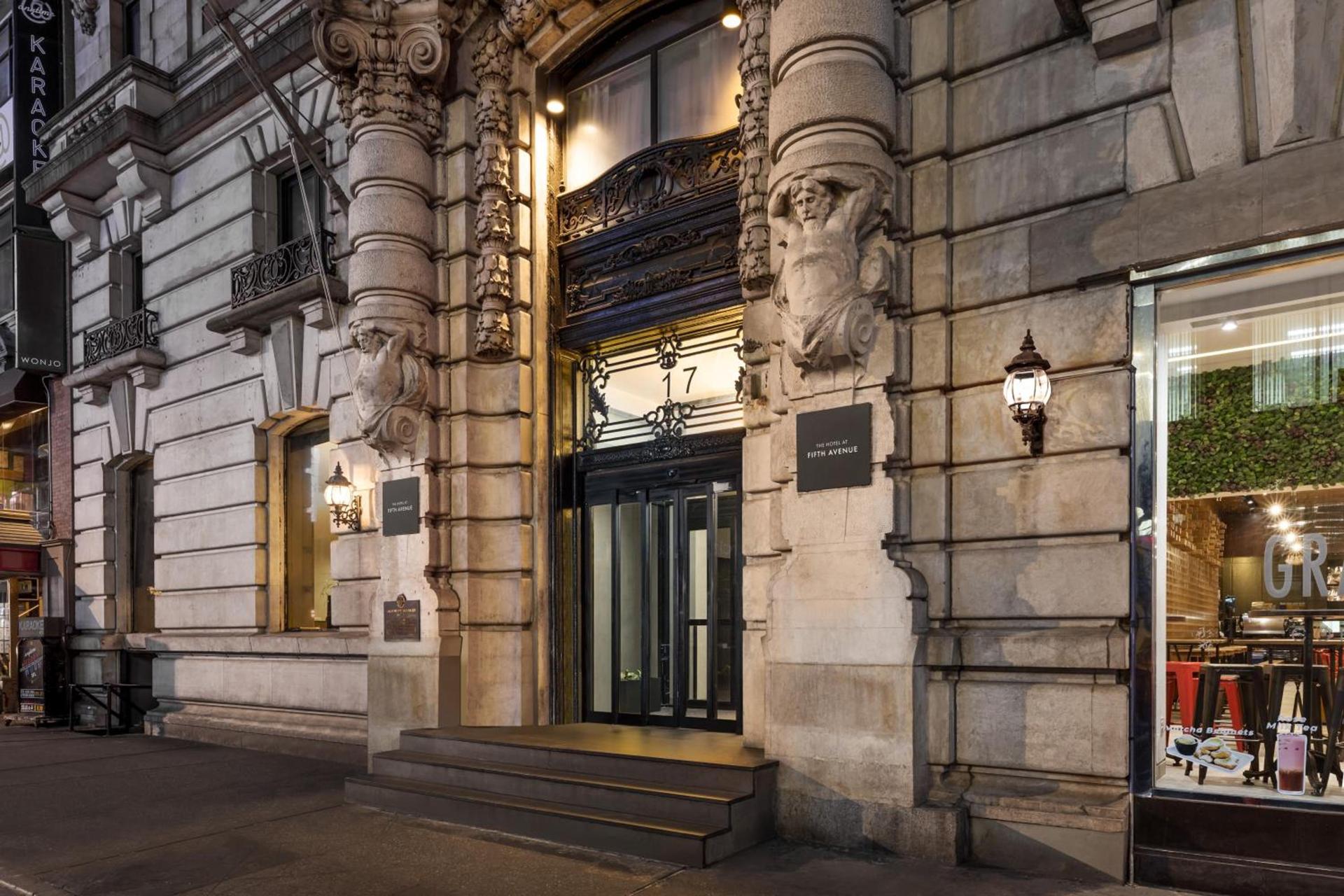The Hotel at Fifth Avenue photo 58