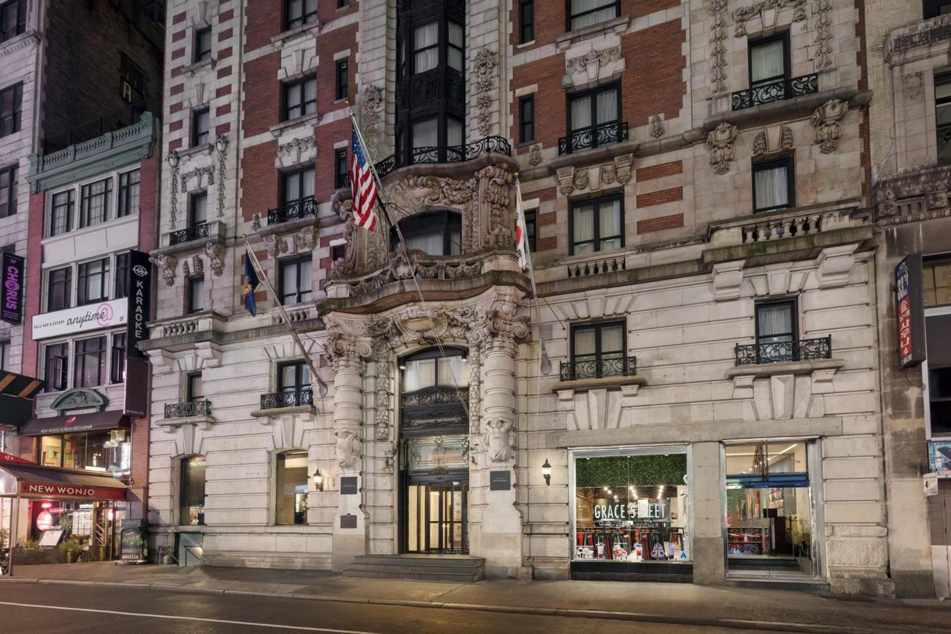 The Hotel at Fifth Avenue photo 59