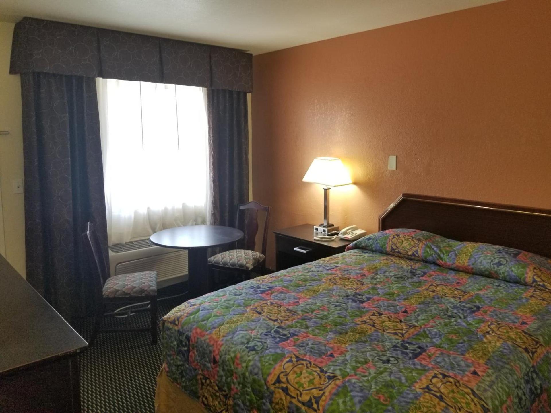 America's Best Inn - Macon photo 2