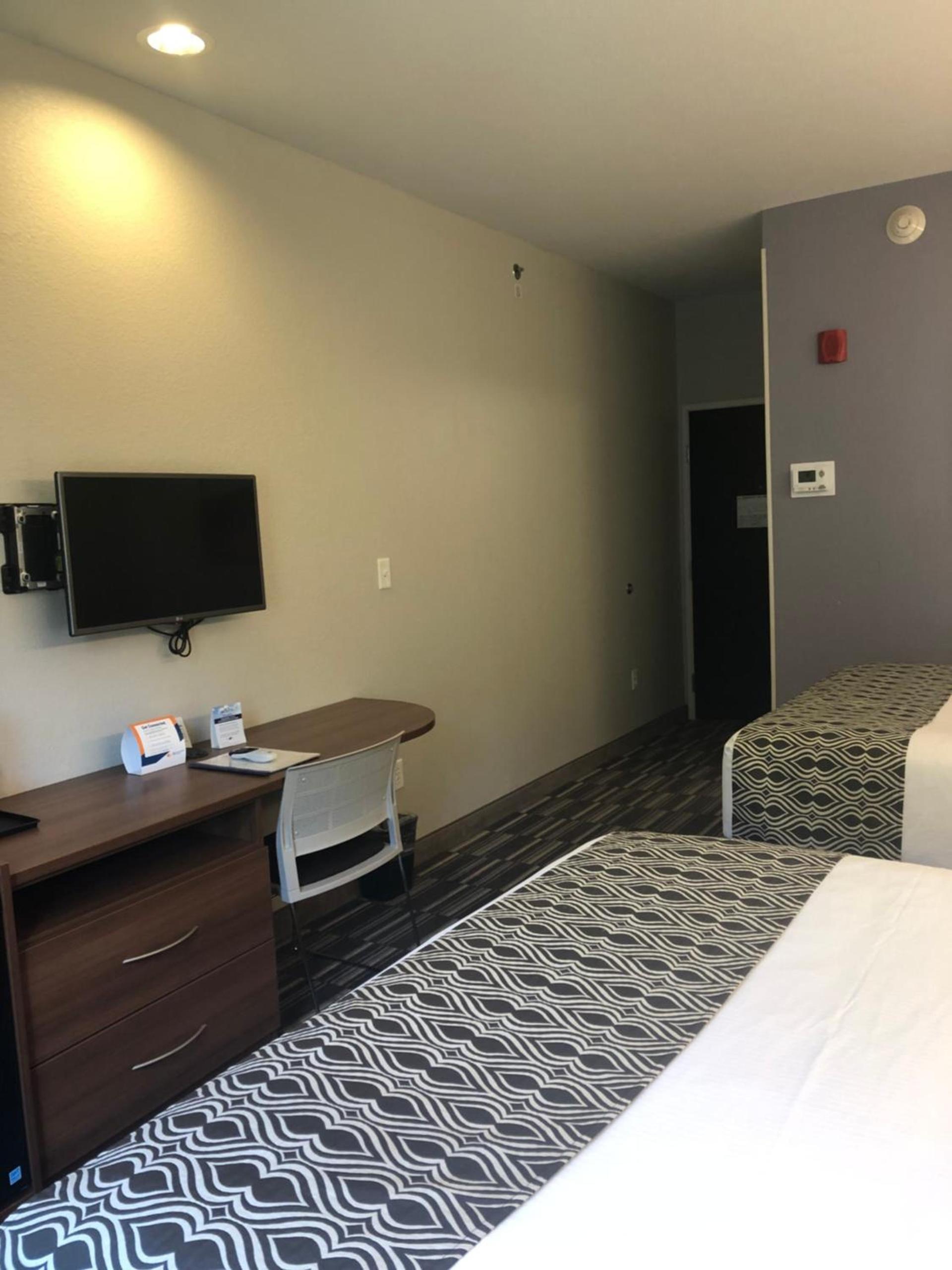 Microtel Inn & Suites by Wyndham Cadiz photo 21