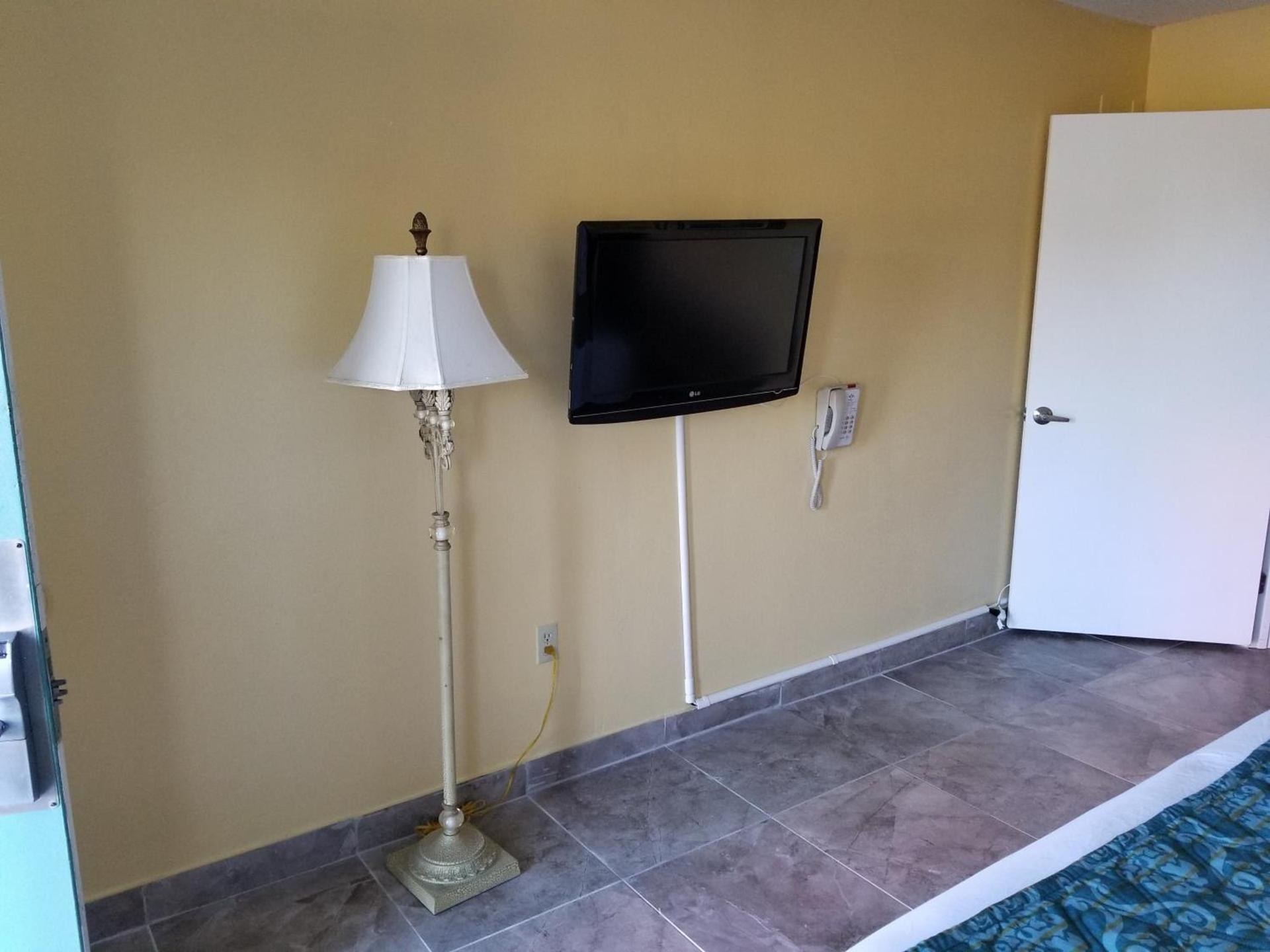 Shining Light Inn & Suites photo 3