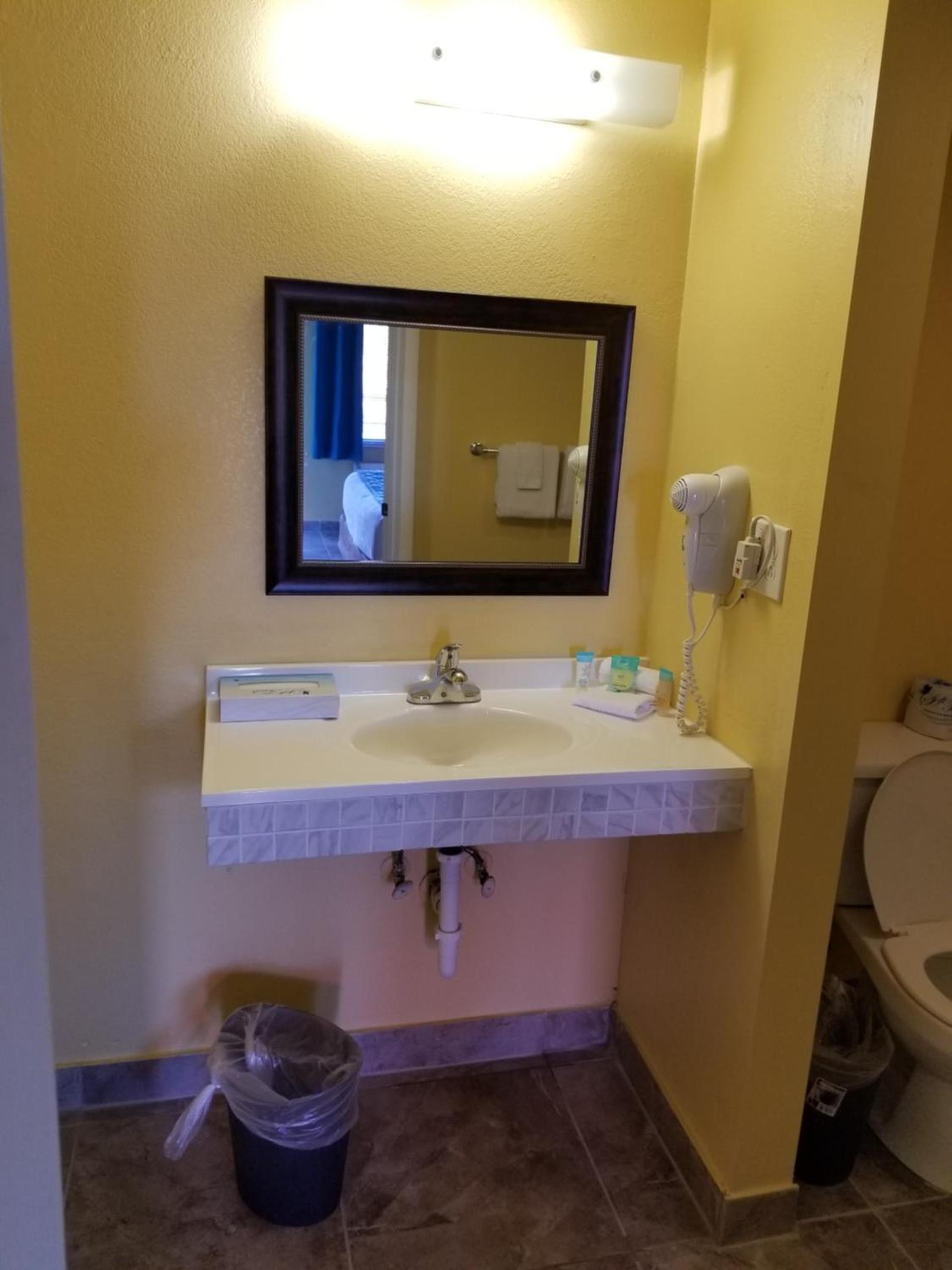 Shining Light Inn & Suites photo 2