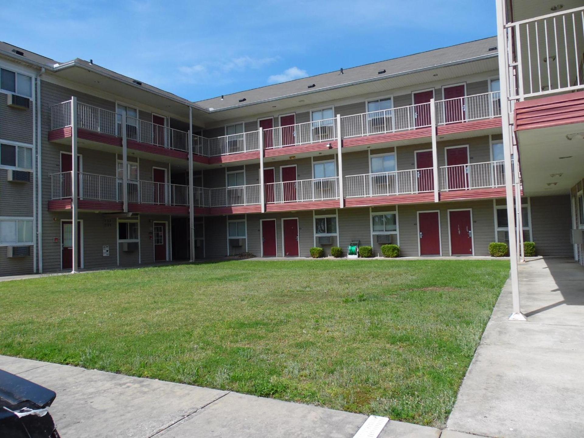 InTown Suites Extended Stay Valdosta GA photo 4