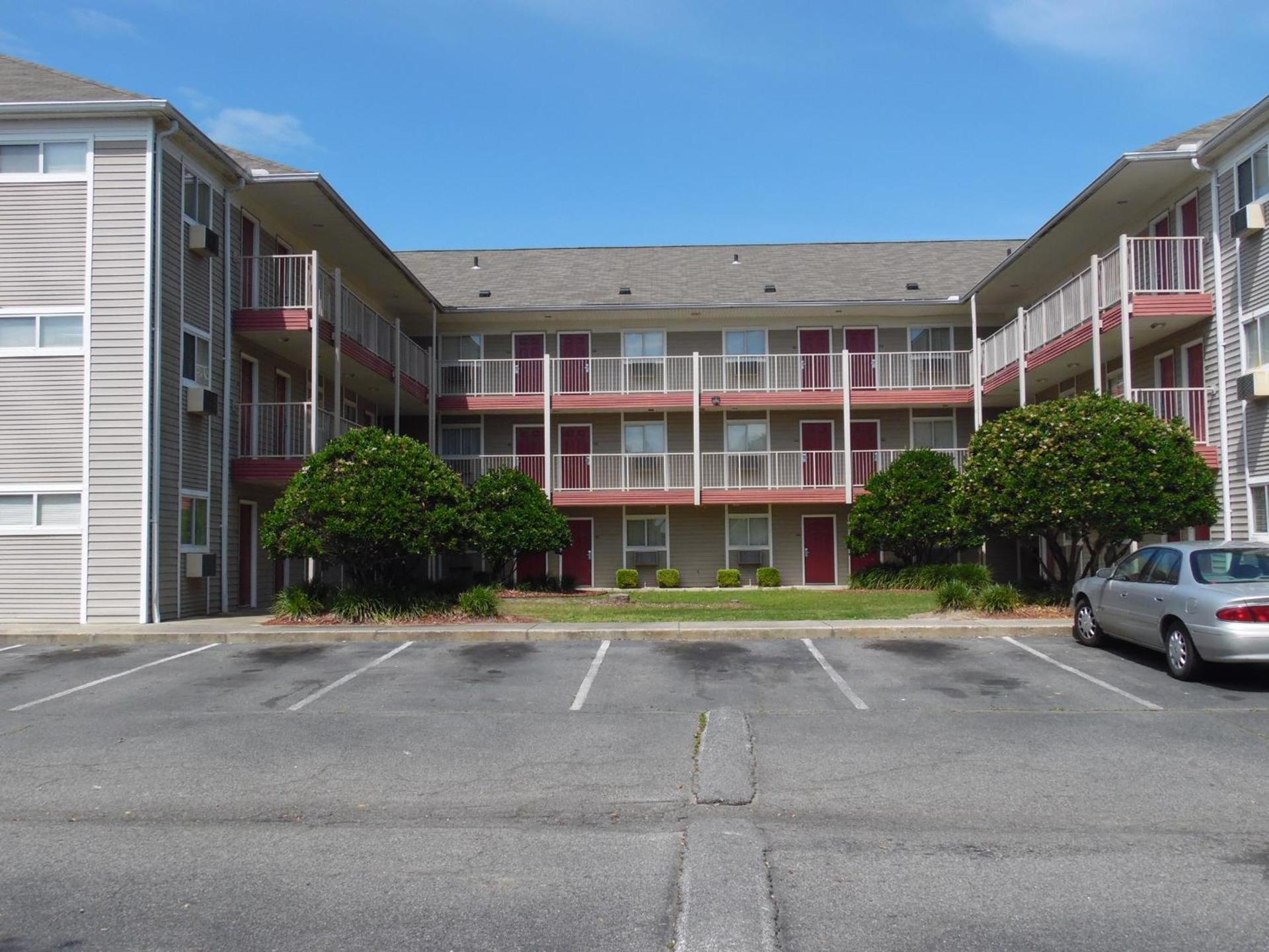 InTown Suites Extended Stay Valdosta GA photo 5