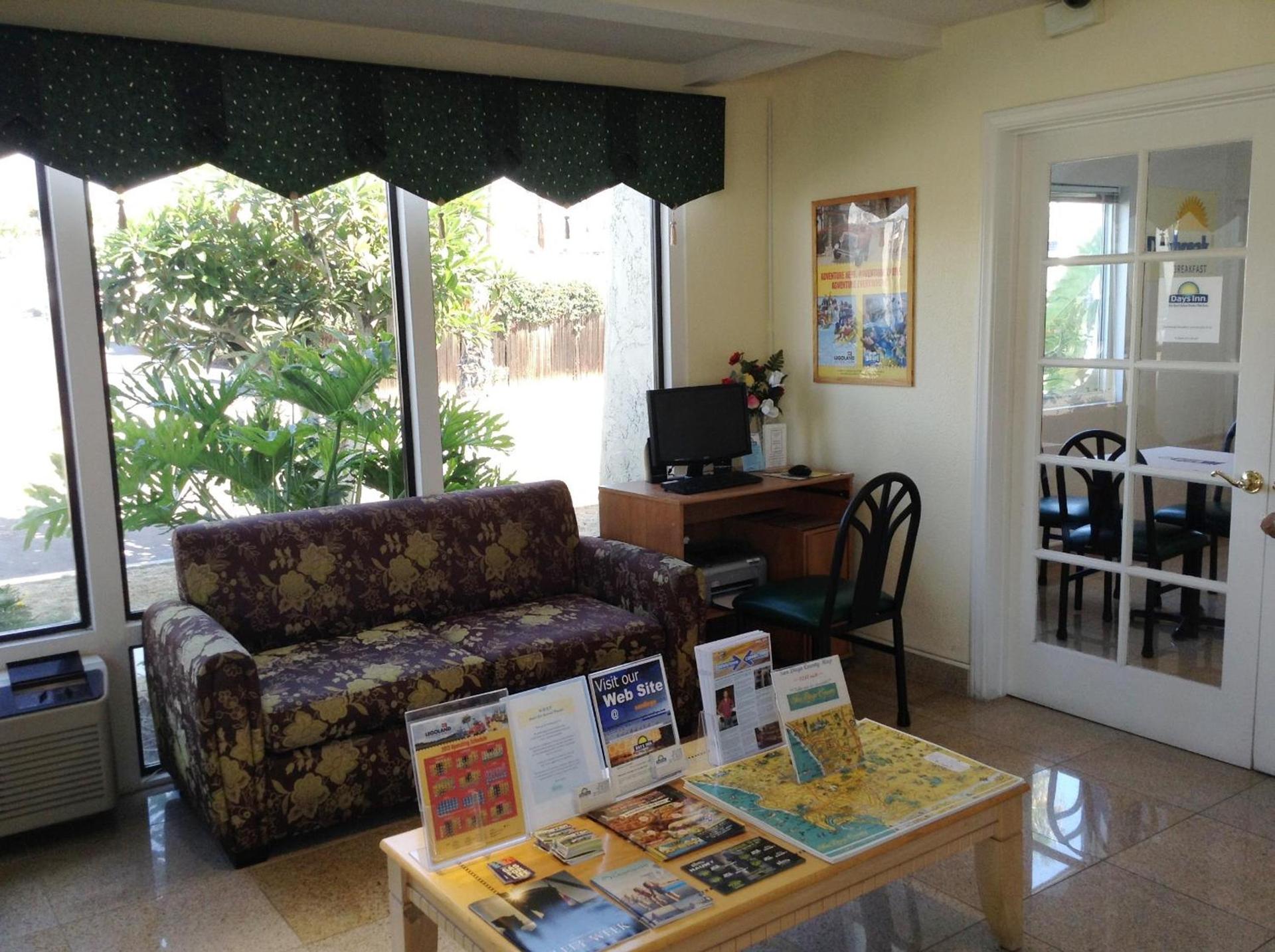 Days Inn by Wyndham Oceanside photo 4