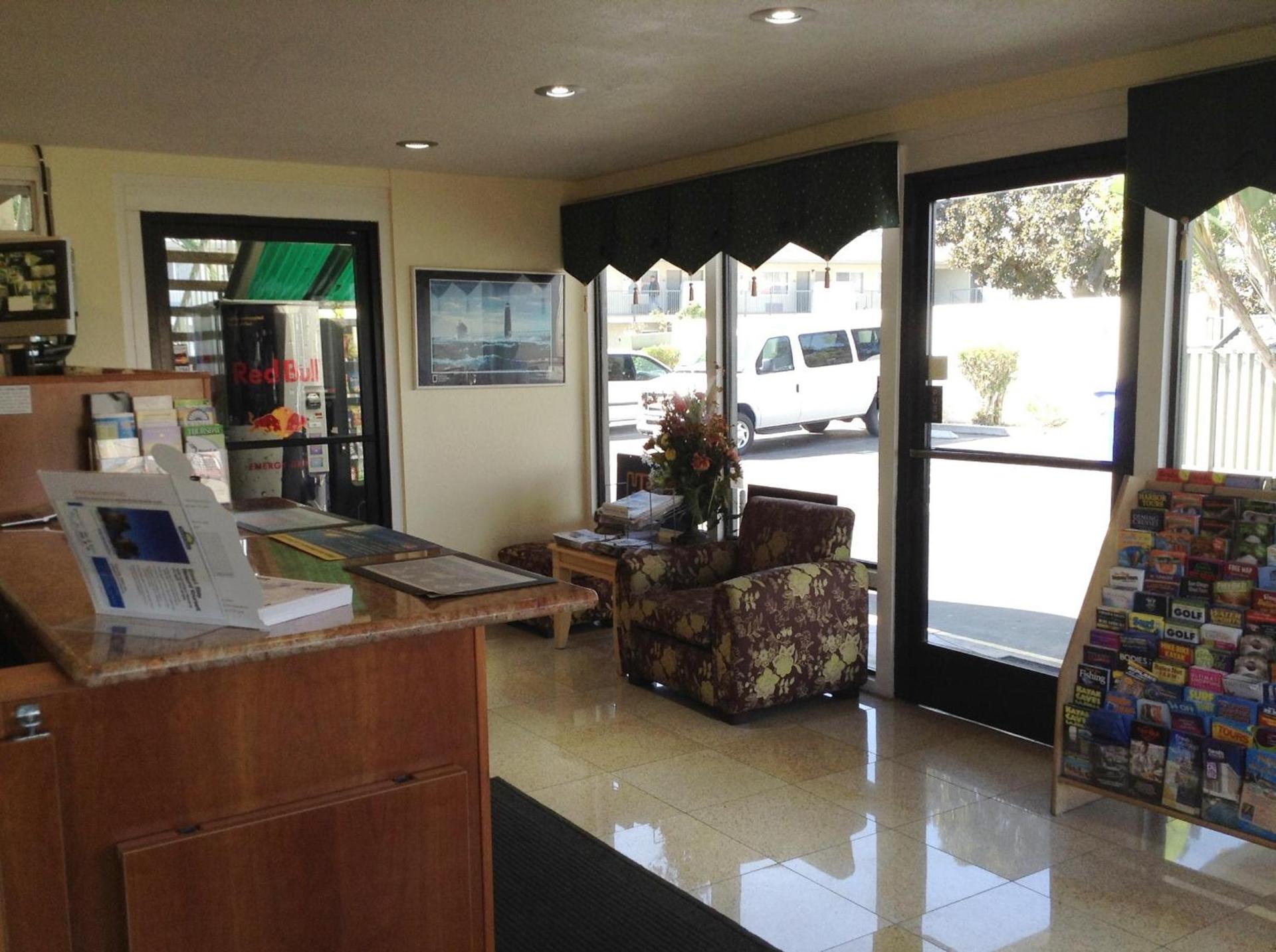 Days Inn by Wyndham Oceanside photo 8