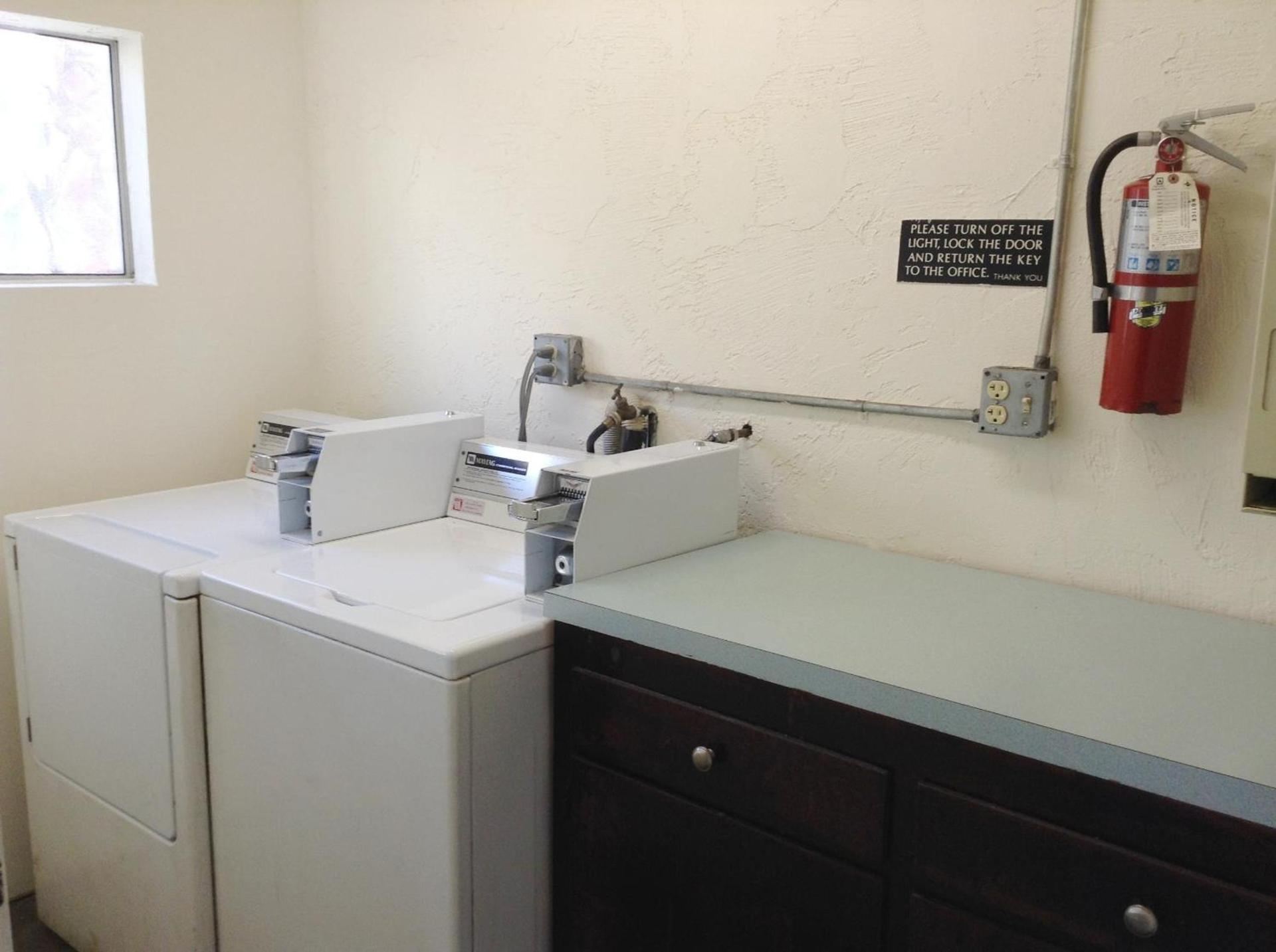Days Inn by Wyndham Oceanside photo 12