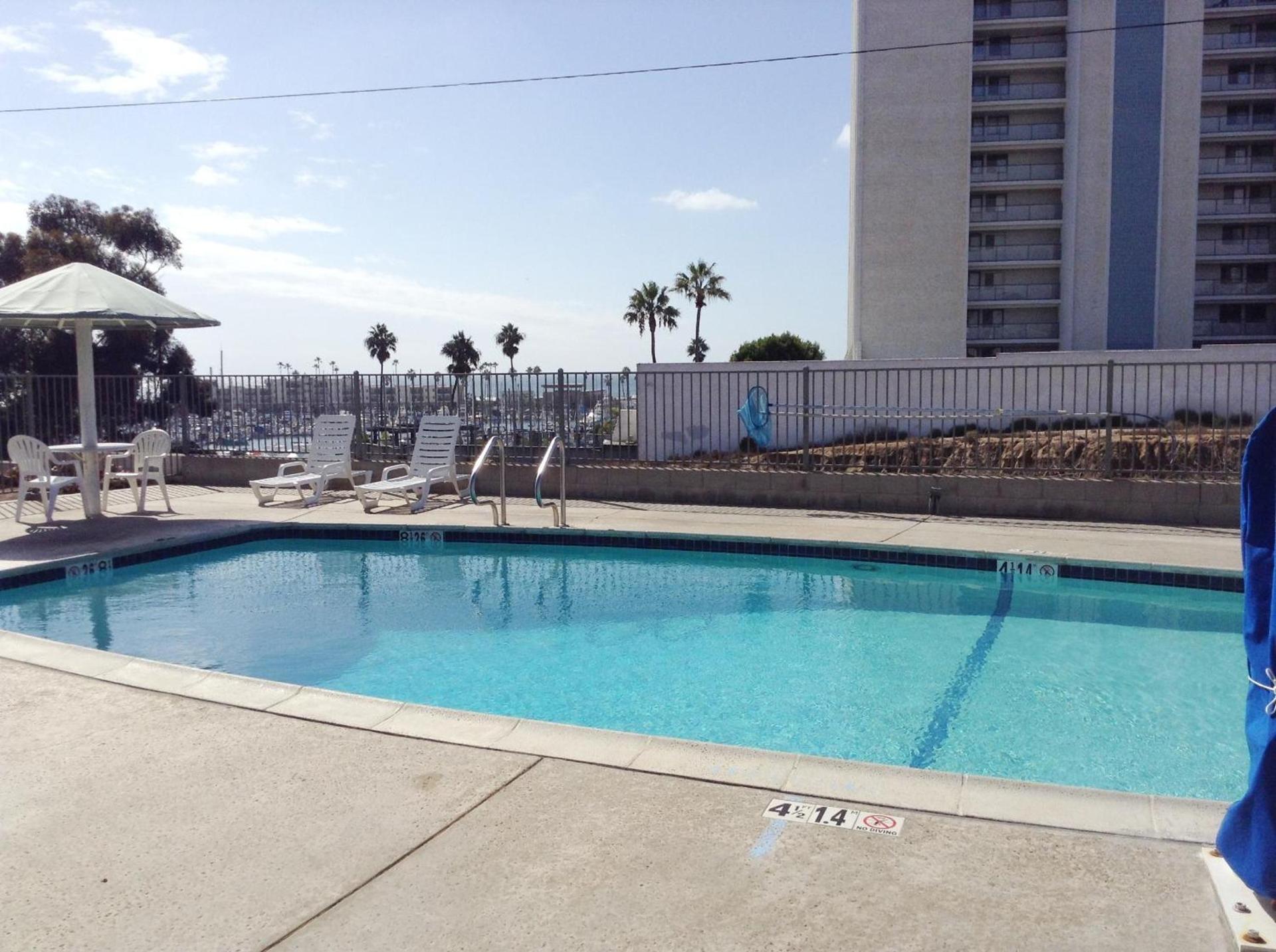 Days Inn by Wyndham Oceanside photo 3
