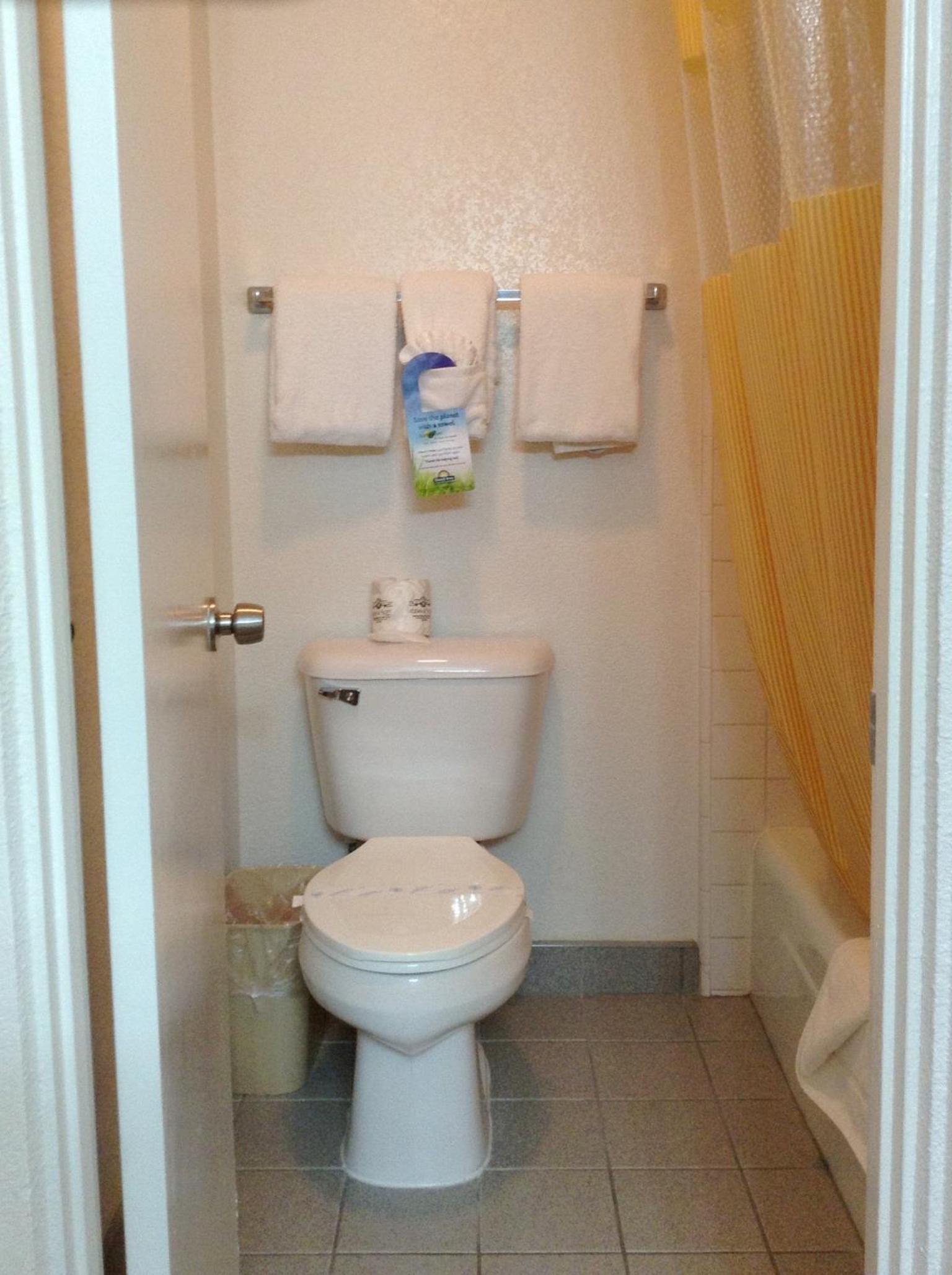 Days Inn by Wyndham Oceanside photo 21