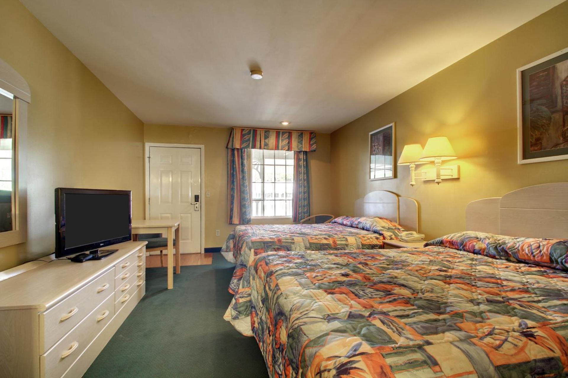 Key West Inn - Childersburg photo 6