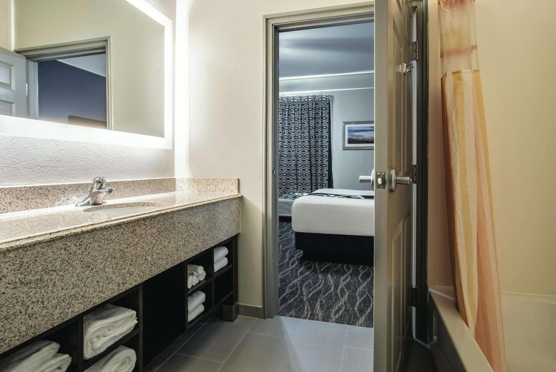 La Quinta by Wyndham Phoenix I-10 West photo 53