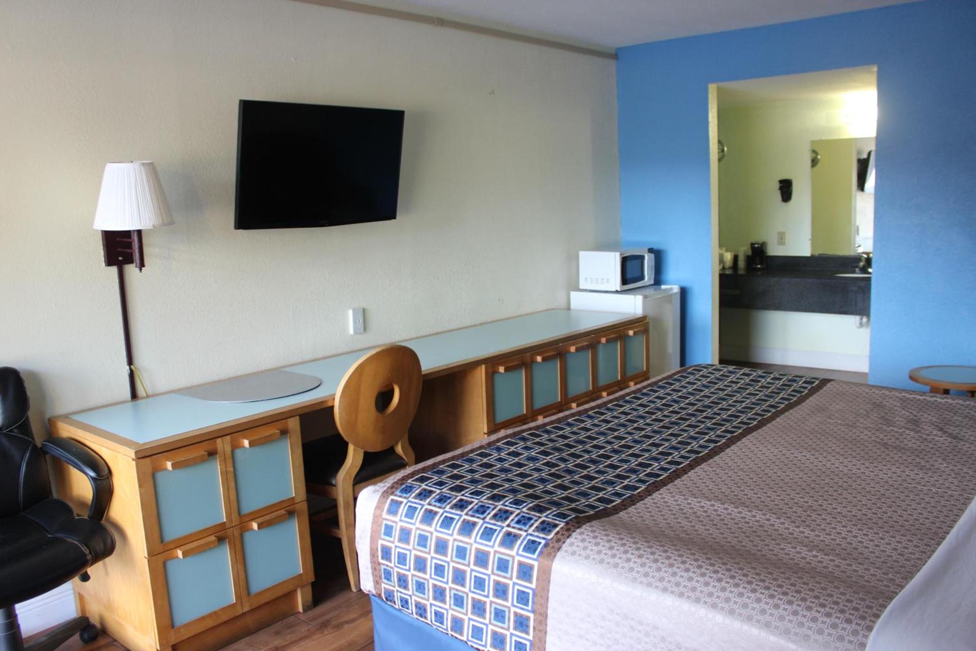 Tampa Inn Near Busch Gardens photo 13