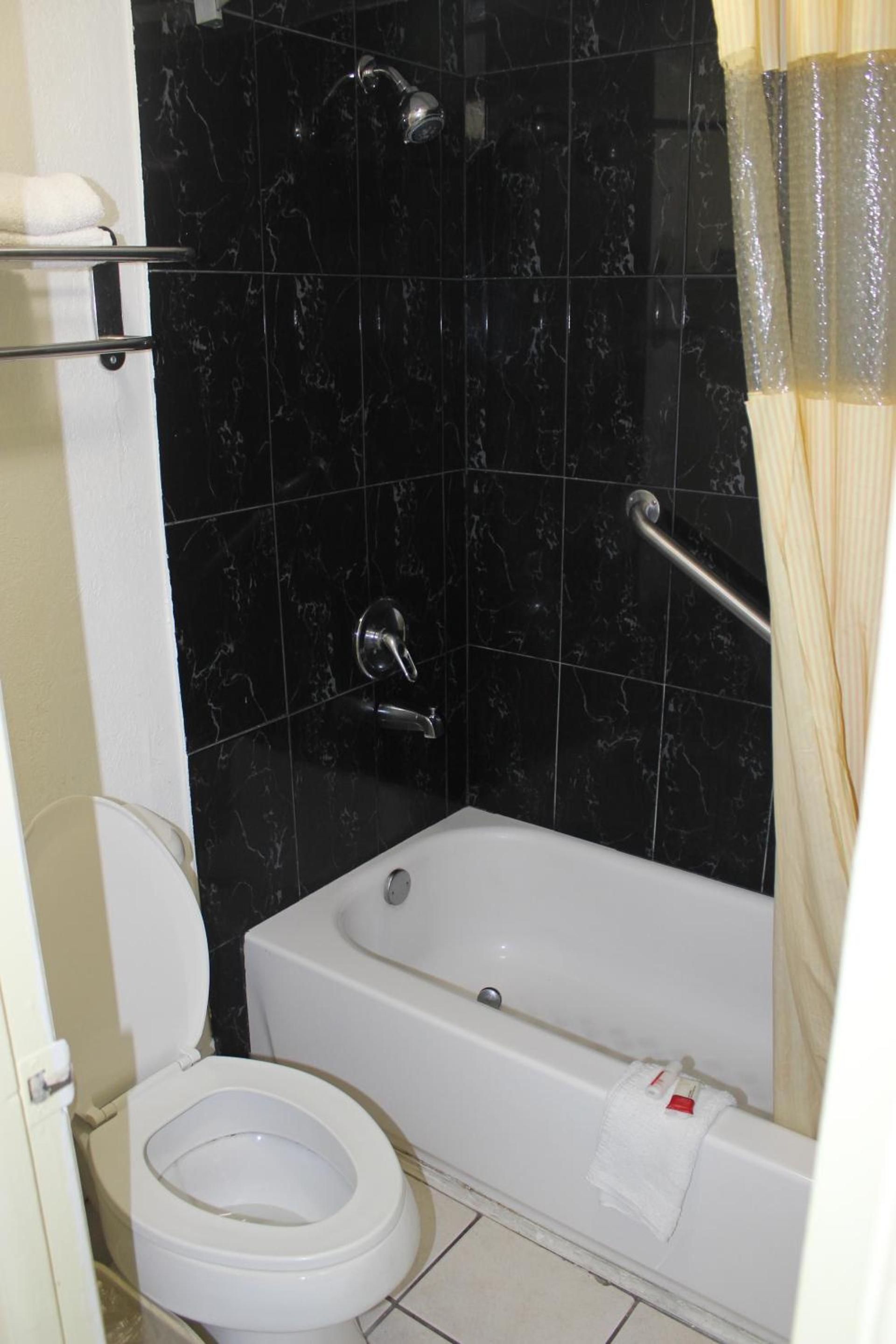 Tampa Inn Near Busch Gardens photo 30