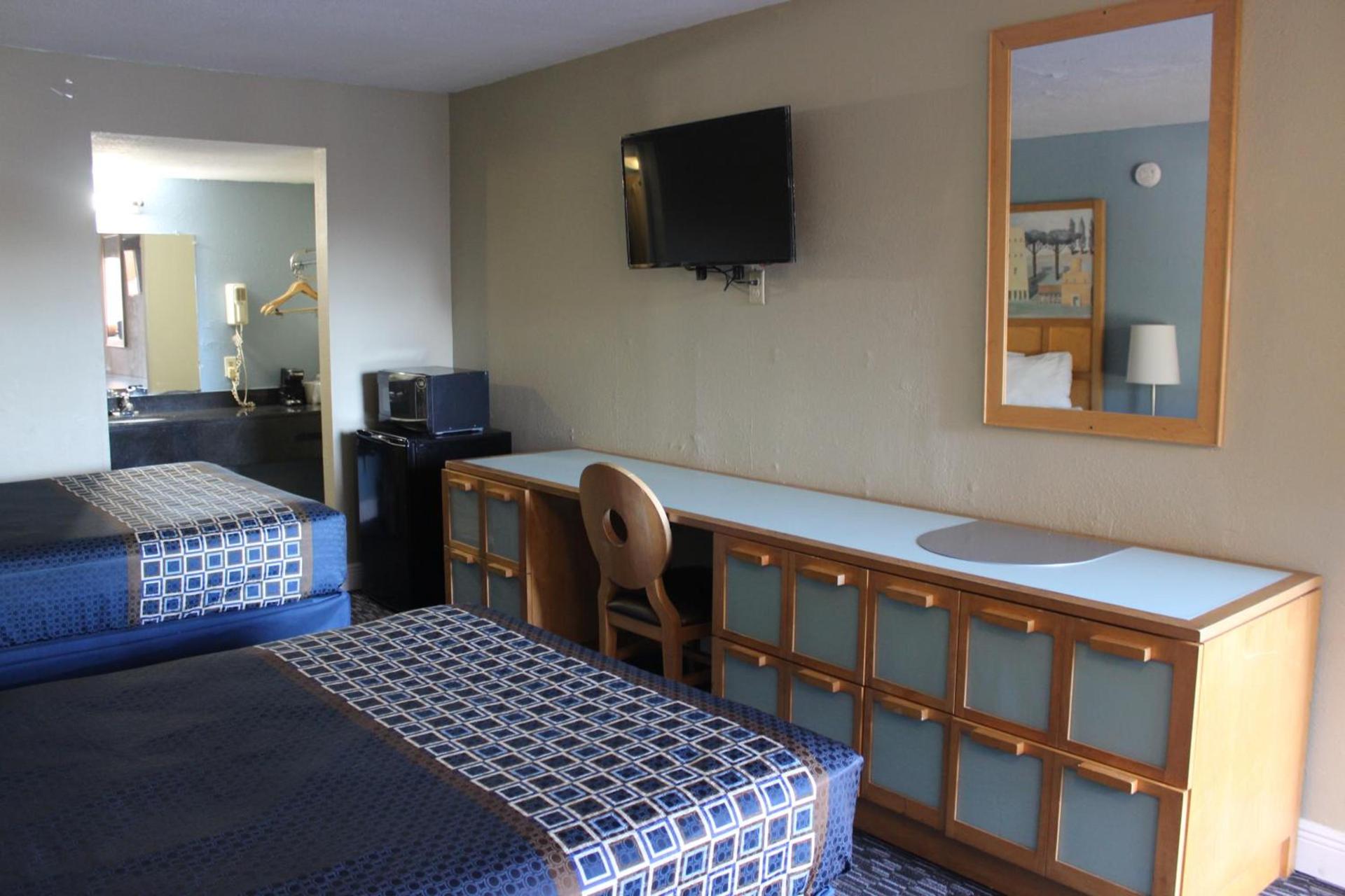 Tampa Inn Near Busch Gardens photo 26