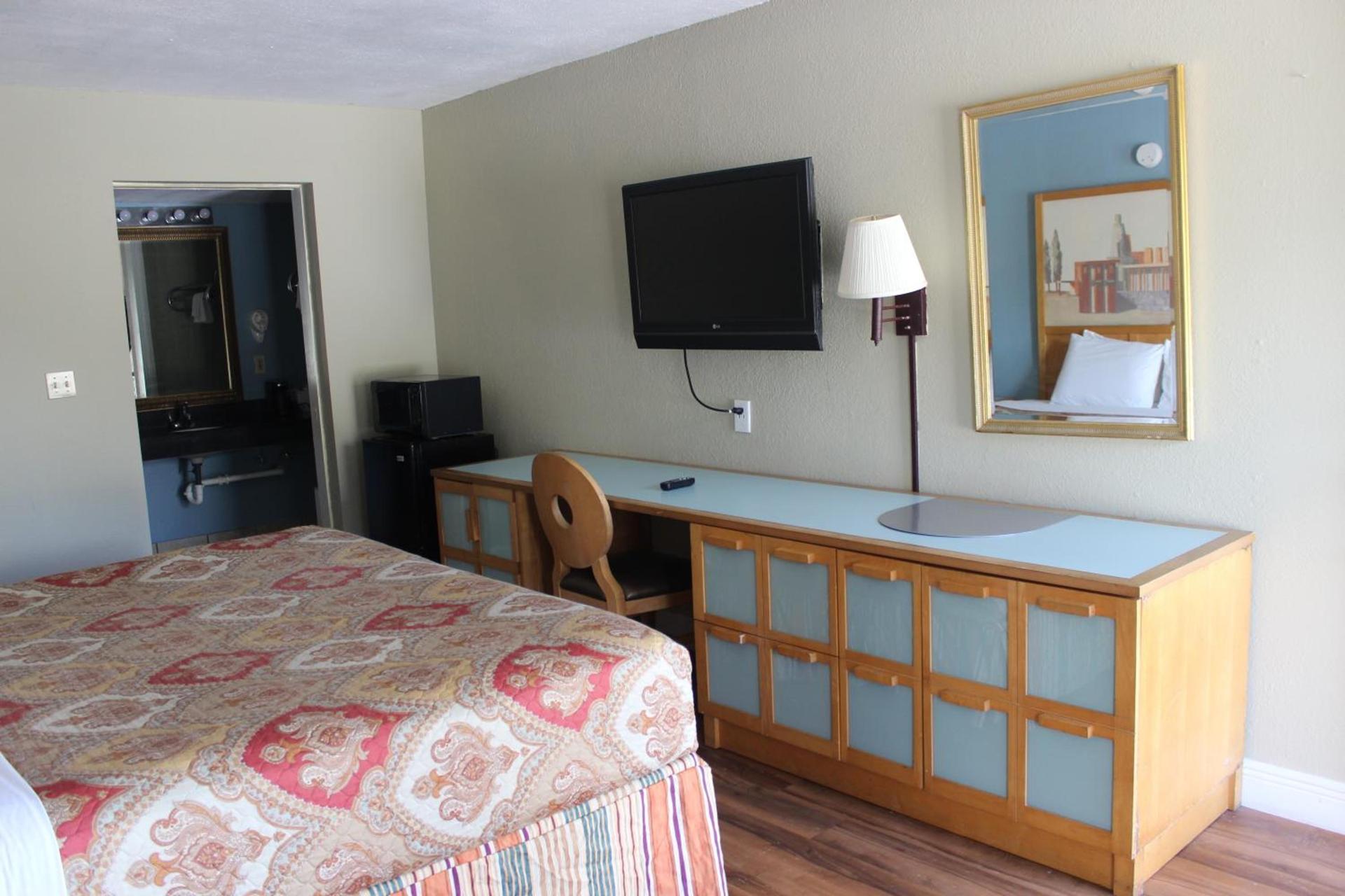 Tampa Inn Near Busch Gardens photo 14