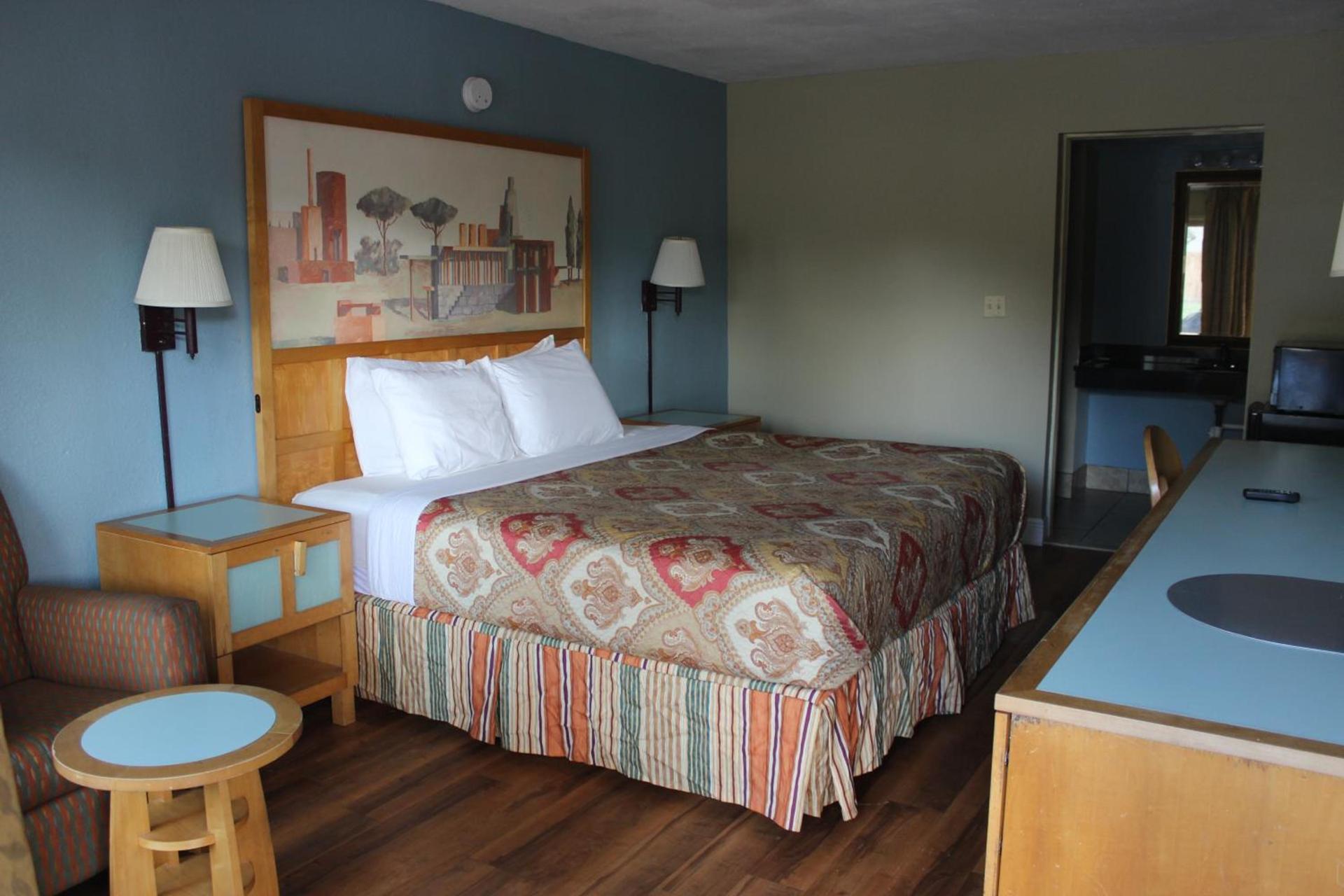 Tampa Inn Near Busch Gardens photo 8