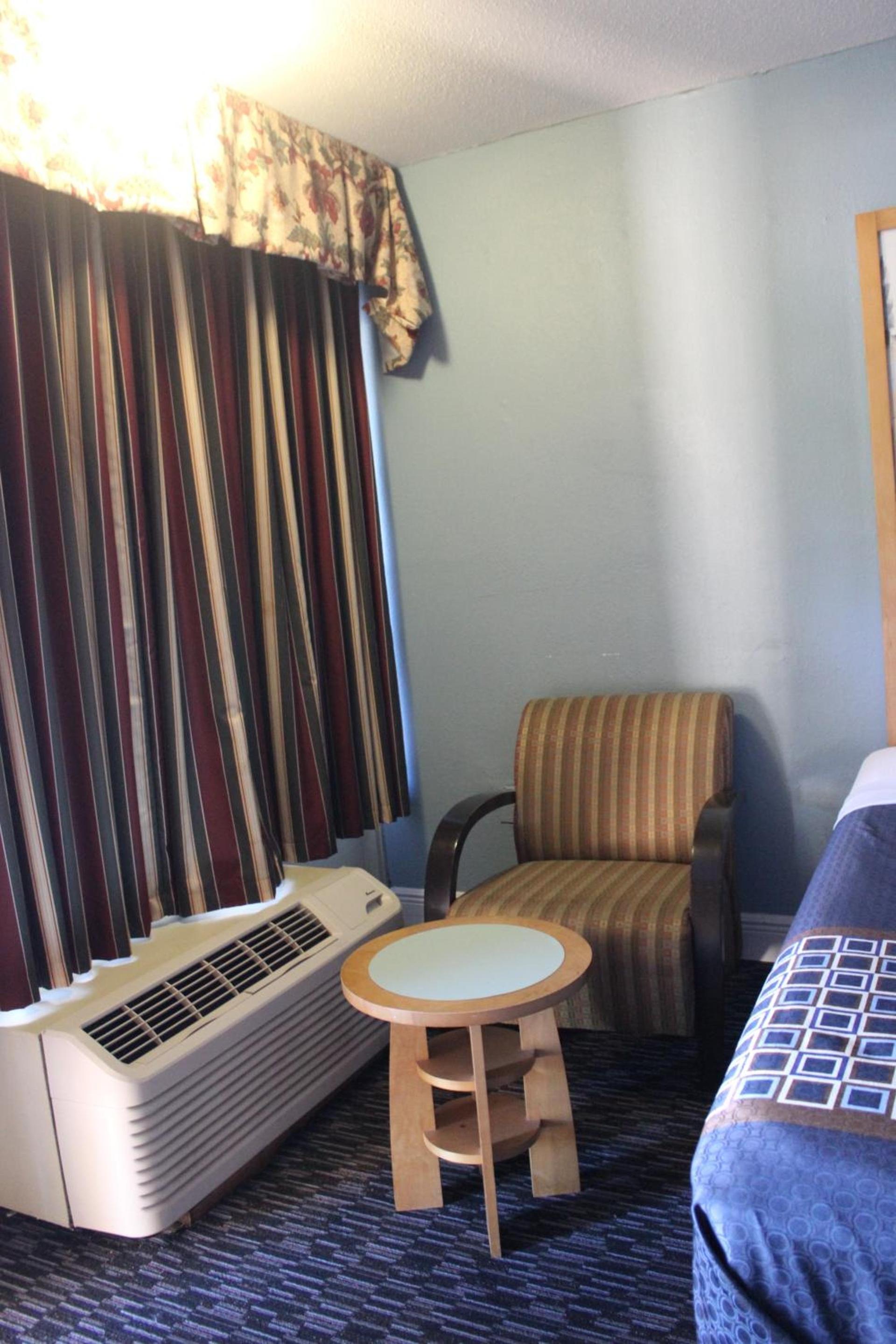 Tampa Inn Near Busch Gardens photo 2