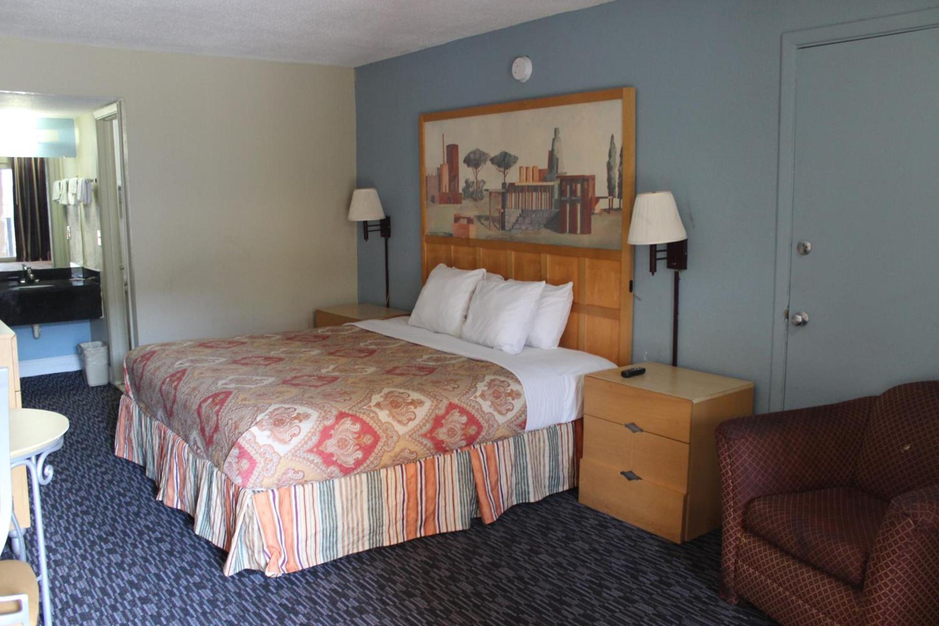 Tampa Inn Near Busch Gardens photo 12