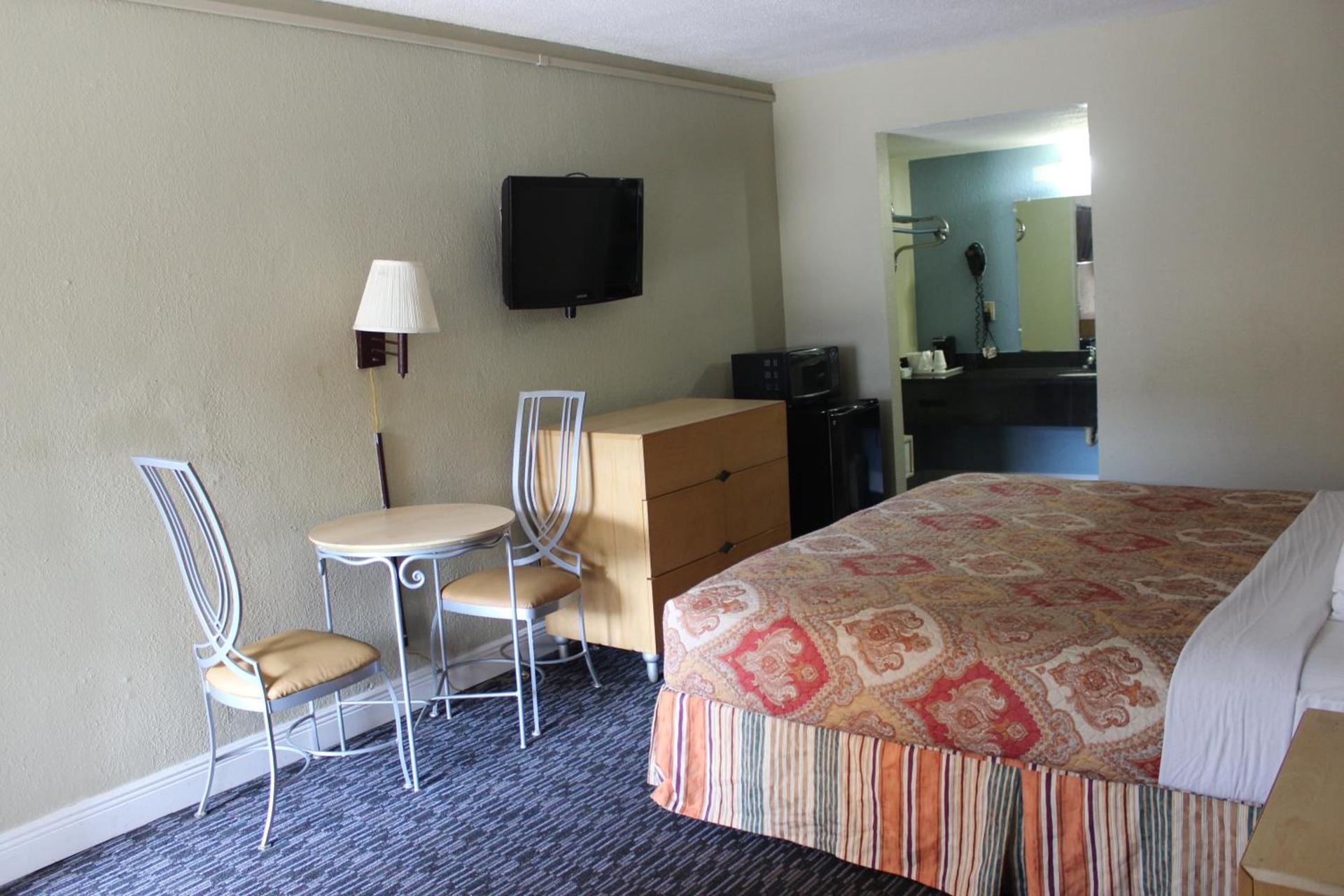 Tampa Inn Near Busch Gardens photo 21
